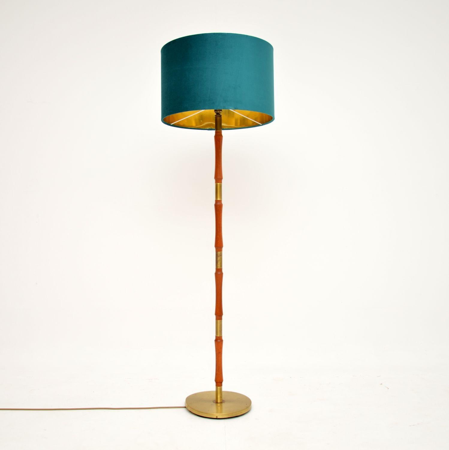 A gorgeous vintage rise and fall floor lamp in solid teak and brass. This was made in England, it dates from the 1960’s.

The quality is fantastic, the brass stand is adjustable so the shade can be raised and lowered.

We have had the teak wood