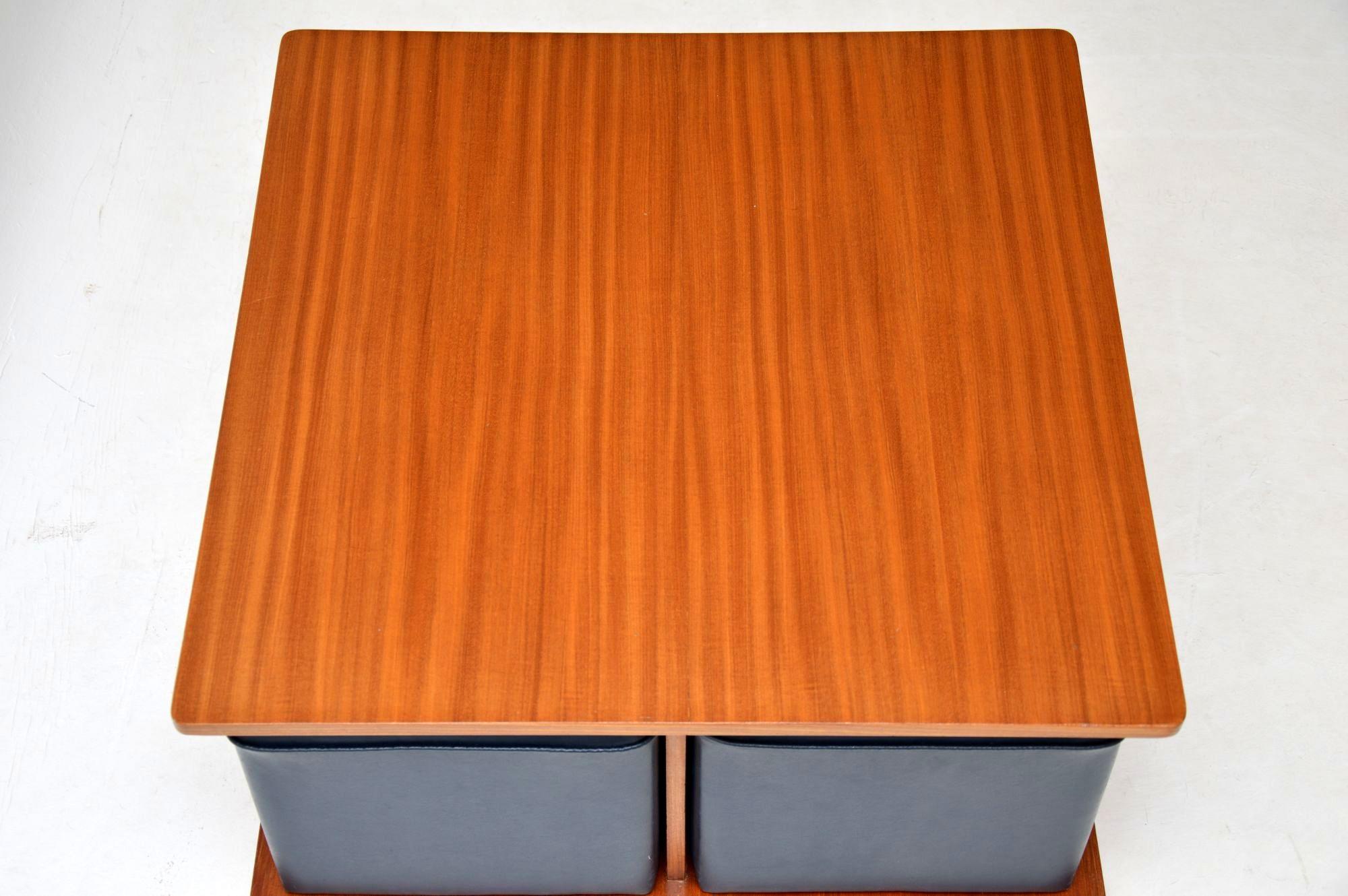 1960s Vintage Teak Coffee Table with Nesting Stools In Good Condition In London, GB