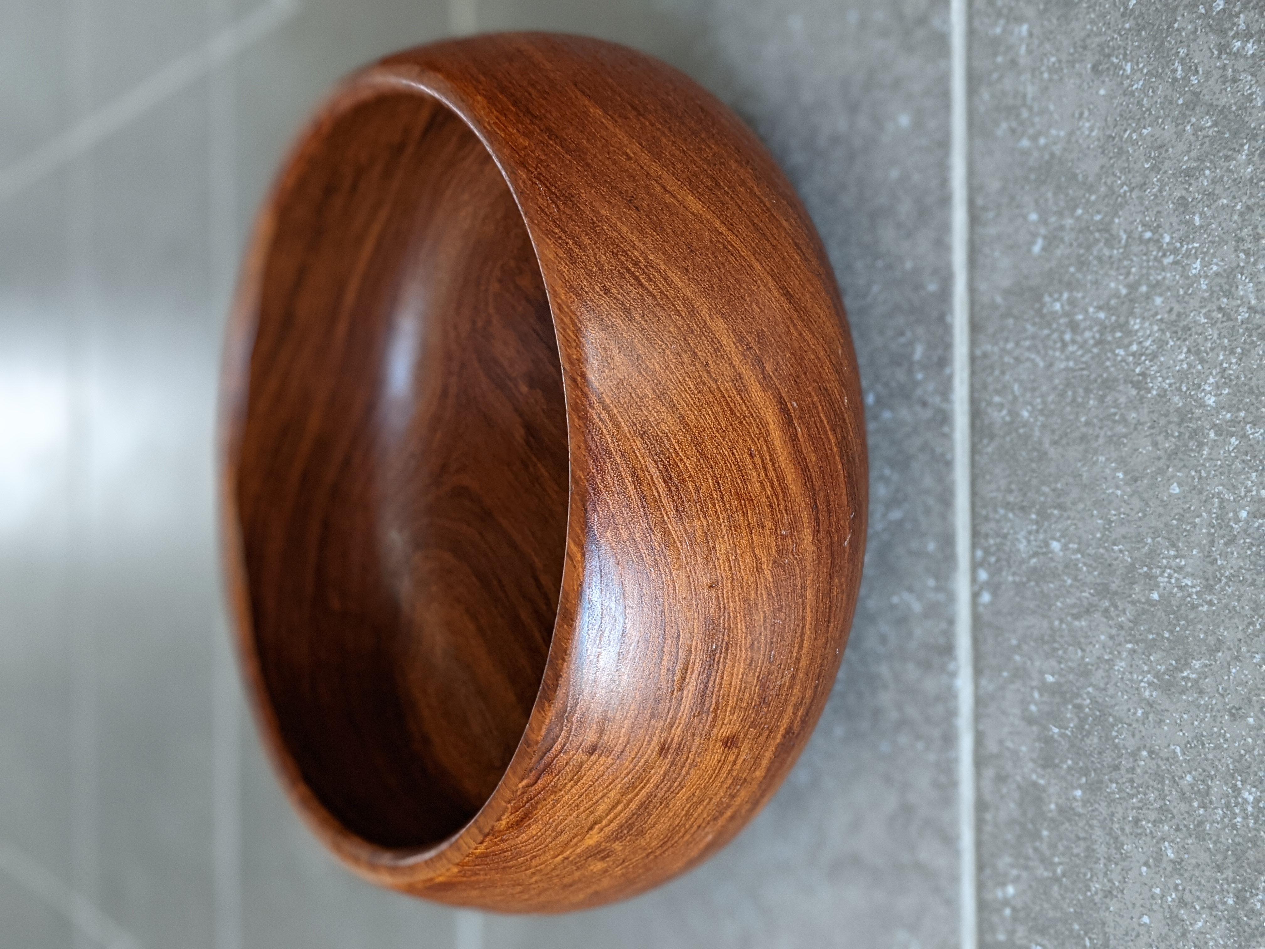 Ciotola decorativa in teak vintage del 1960 In condizioni buone in vendita a Cedar Falls, IA