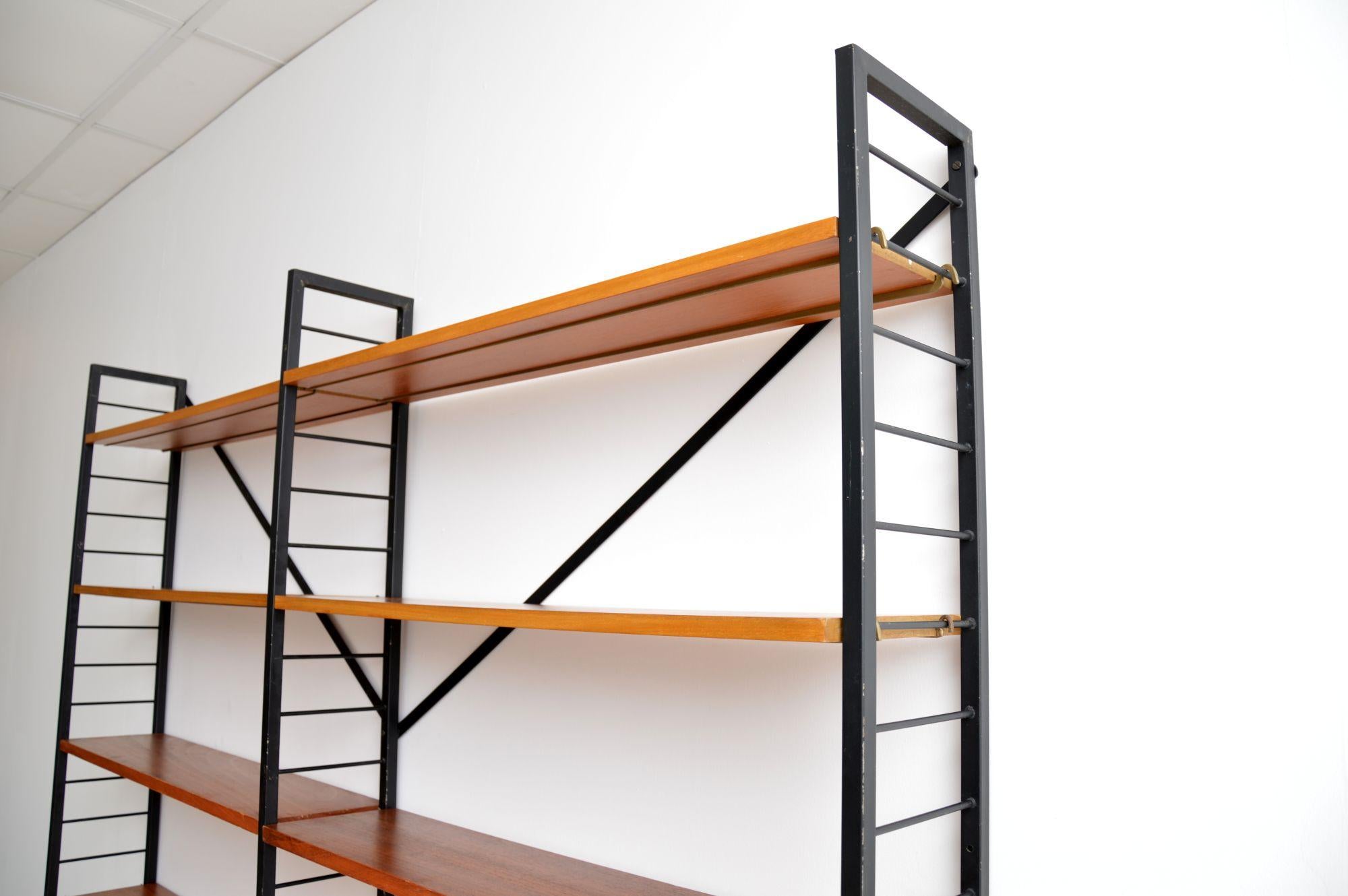 1960’s Vintage Teak Ladderax Bookcase Shelving In Good Condition For Sale In London, GB