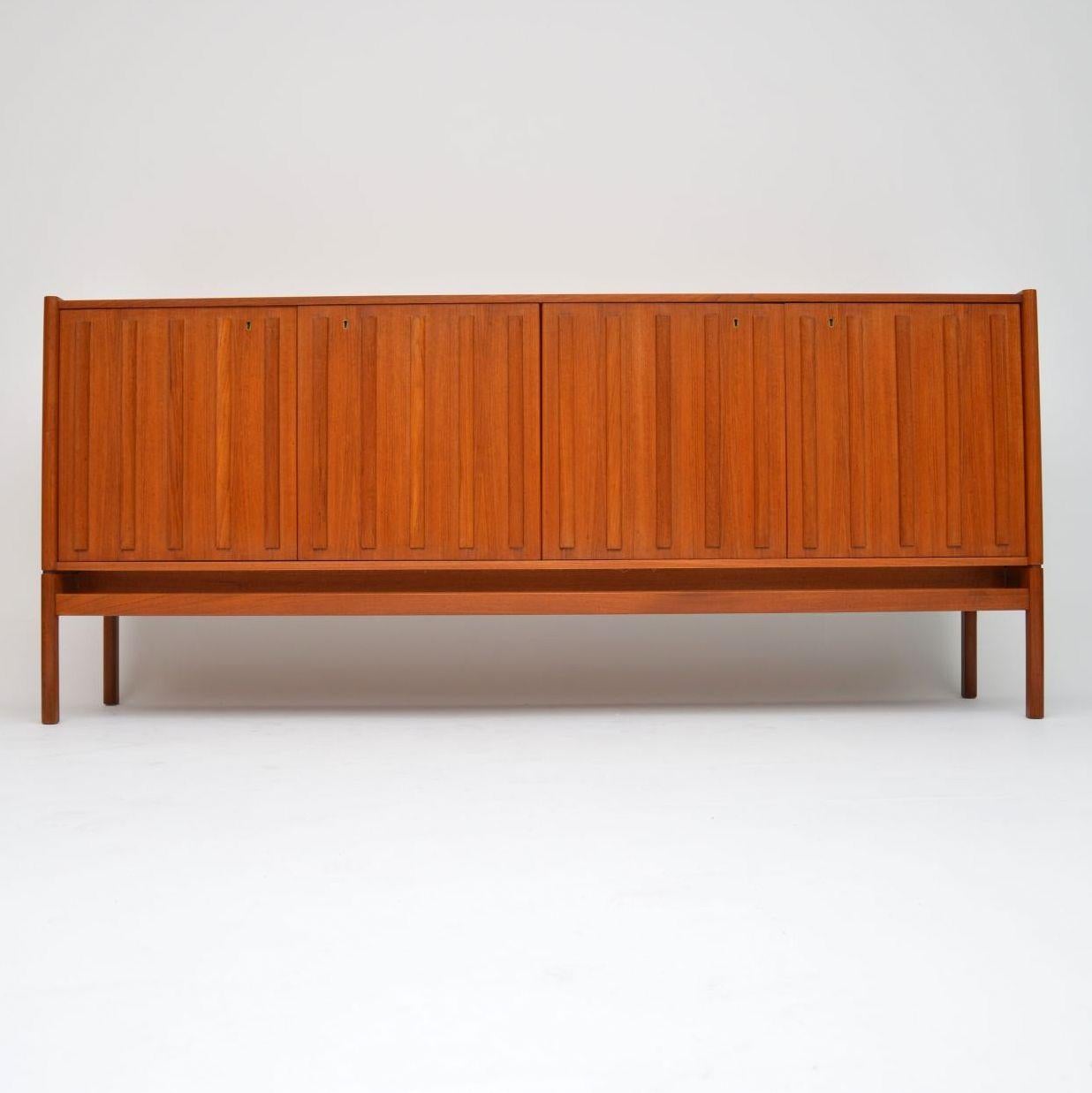 An amazingly rare and extremely well made vintage teak sideboard from the 1960s, this is a design by Arne Halvorsen, made by L. Jacobsen in Norway during the 1960s. The quality is amazing and the condition is absolutely superb, we have had this