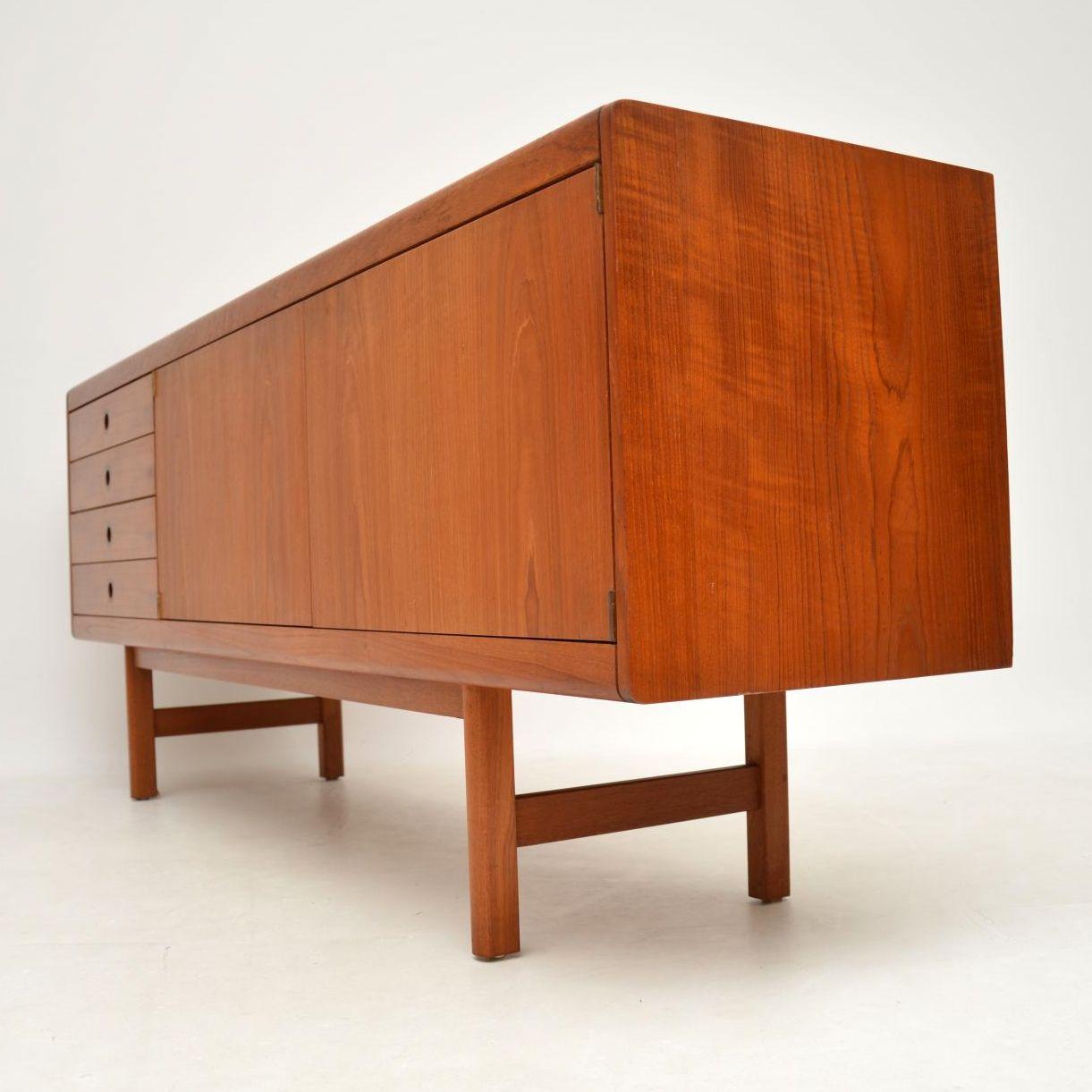 1960s Vintage Teak Sideboard by Robert Heritage for Archie Shine In Good Condition In London, GB