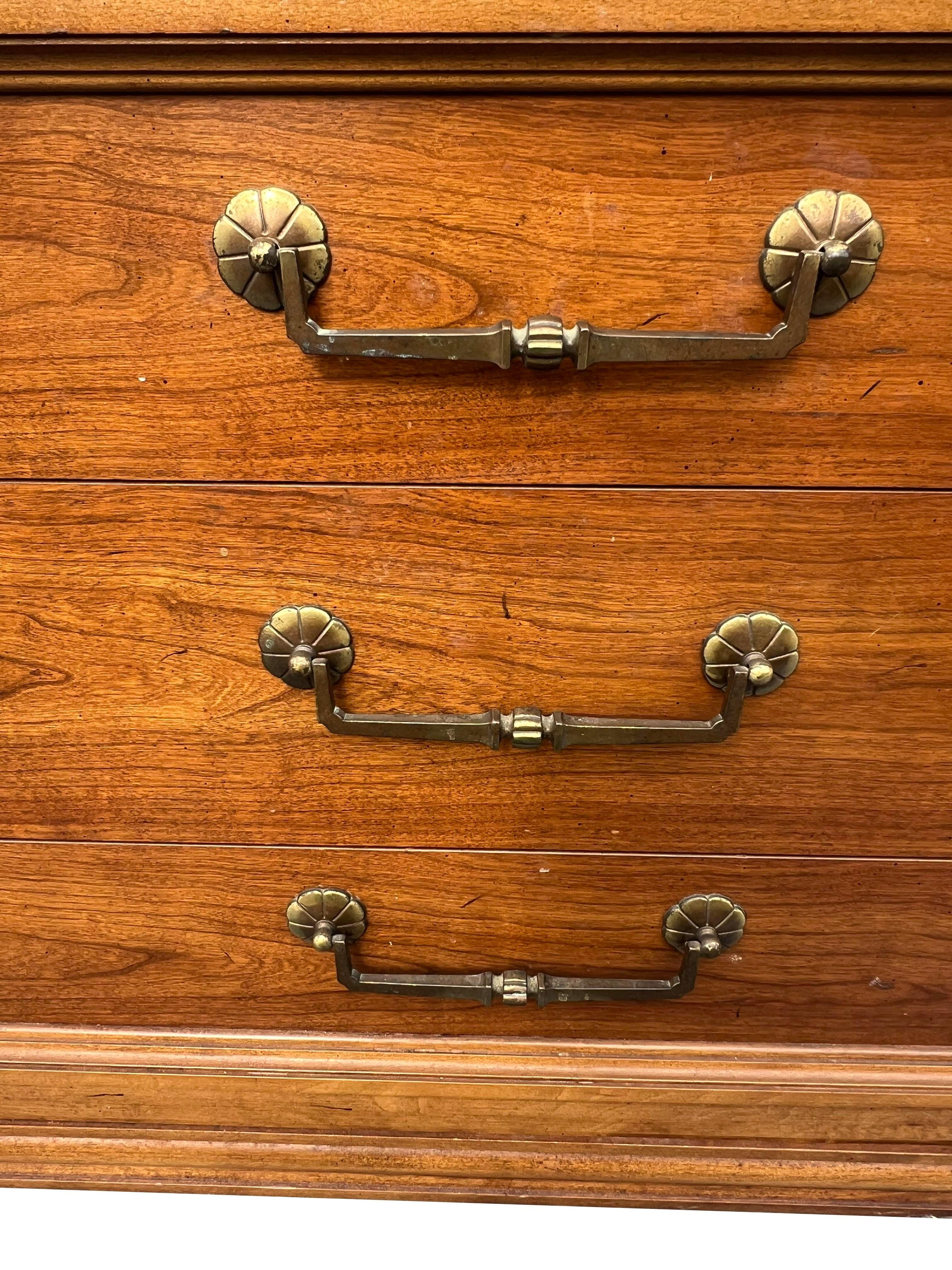 1960s Vintage Thomasville French Provincial Style Dresser Lowboy For Sale 5