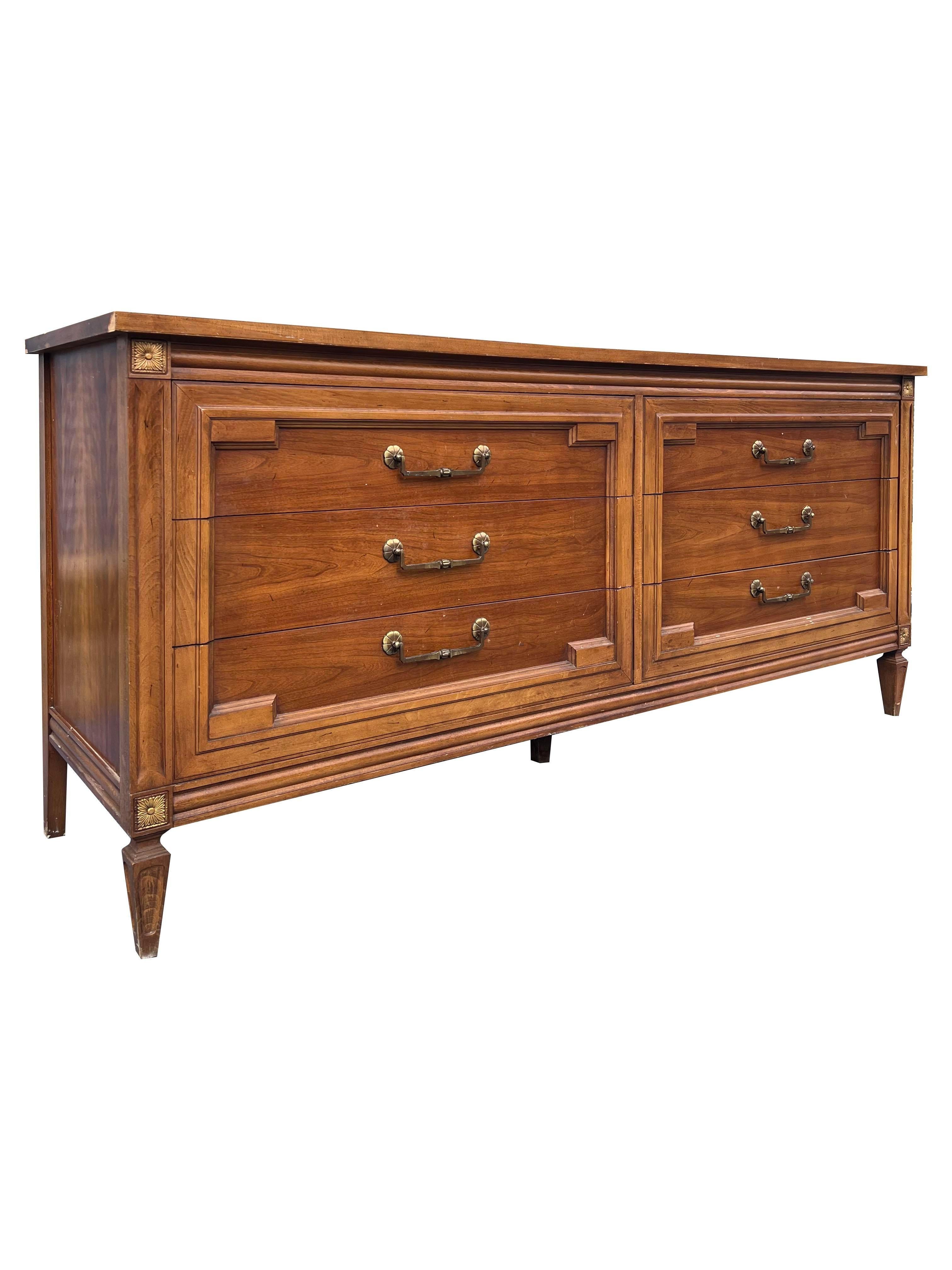 1960s Vintage Thomasville French Provincial Style Dresser Lowboy.

This vintage Thomasville French Provincial dresser is a beautiful and functional piece of furniture. Its classic design and ample storage space make it a perfect addition to any
