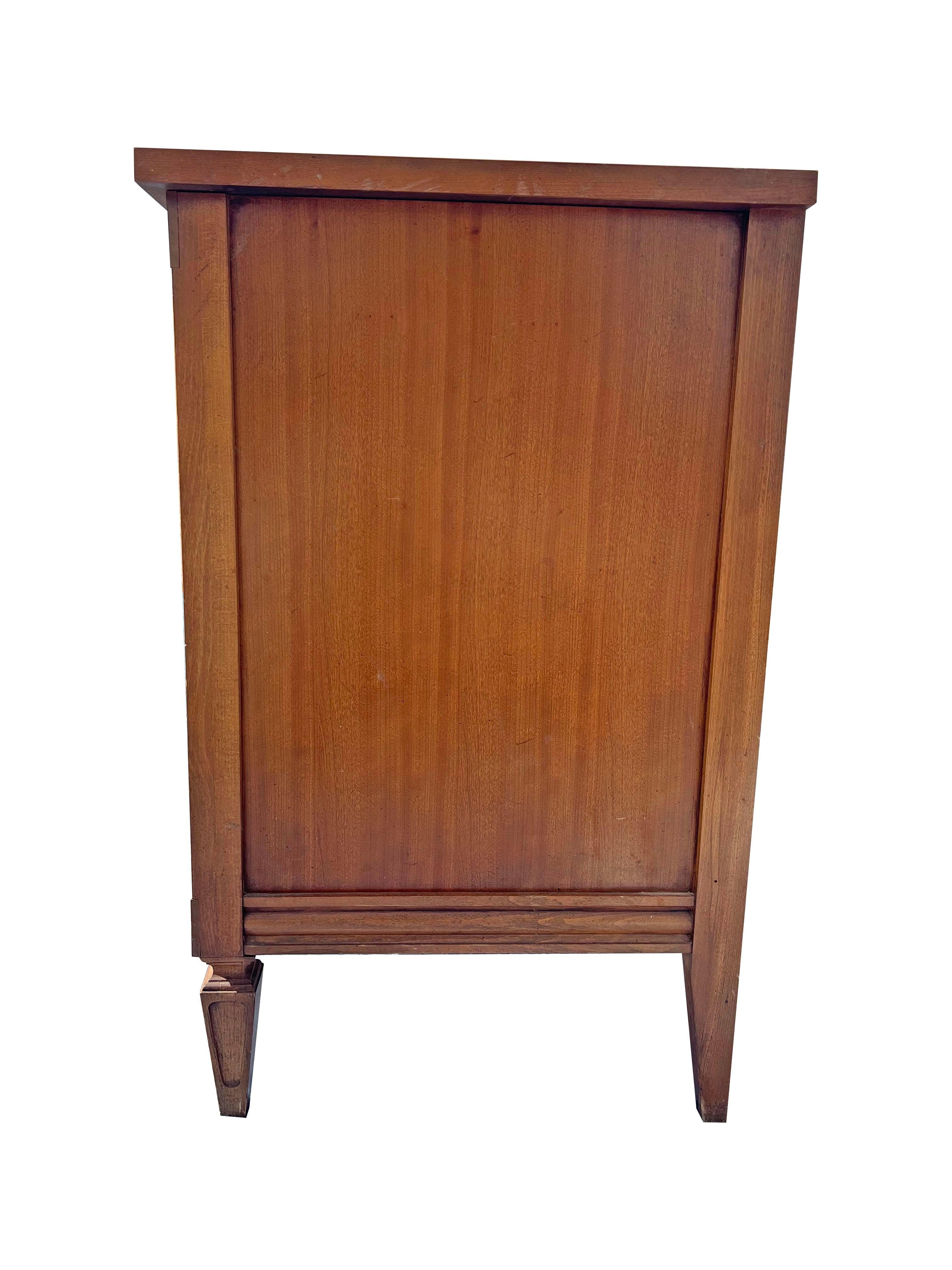 1960s Vintage Thomasville French Provincial Style Dresser Lowboy For Sale 1