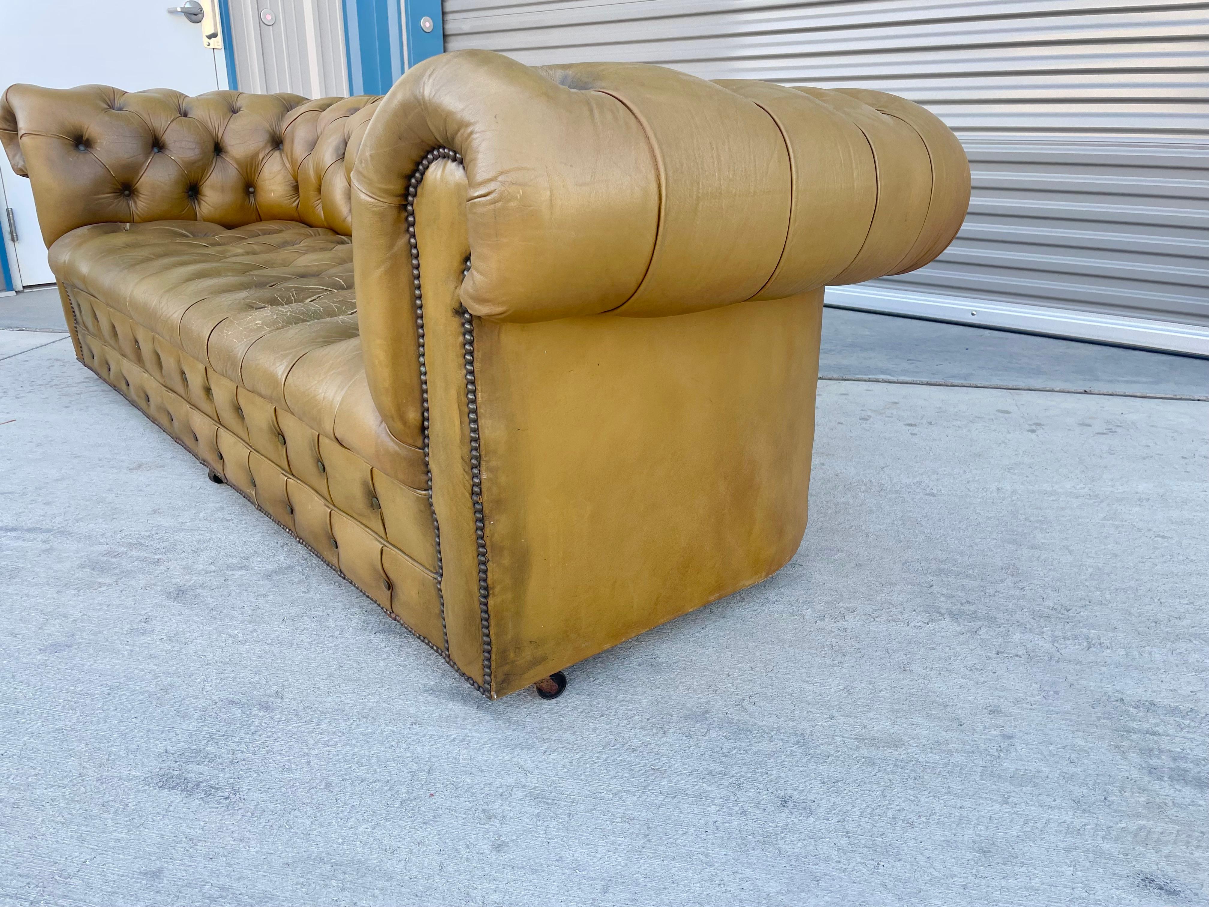 1960s Vintage Tufted Leather Sofa For Sale 5