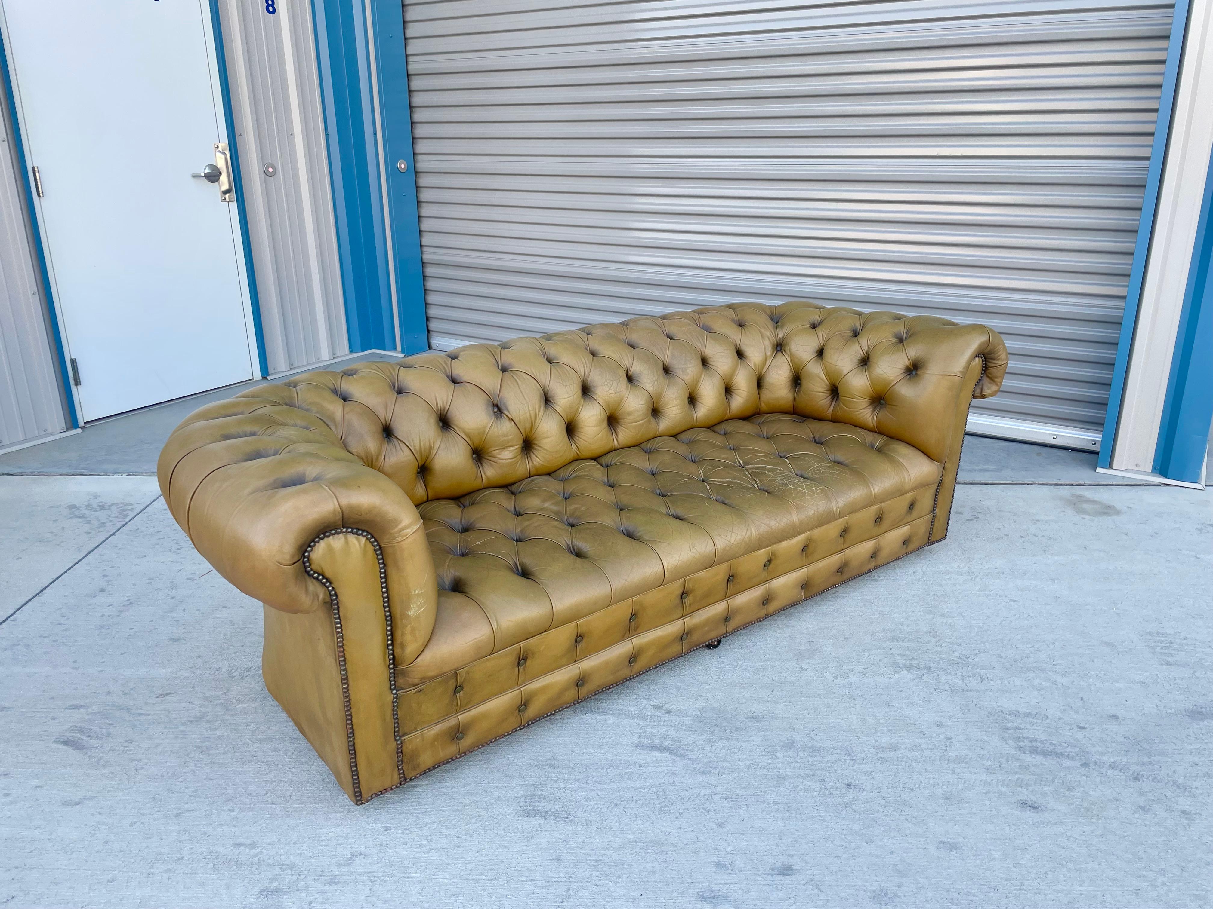 1960s Vintage Tufted Leather Sofa For Sale 6