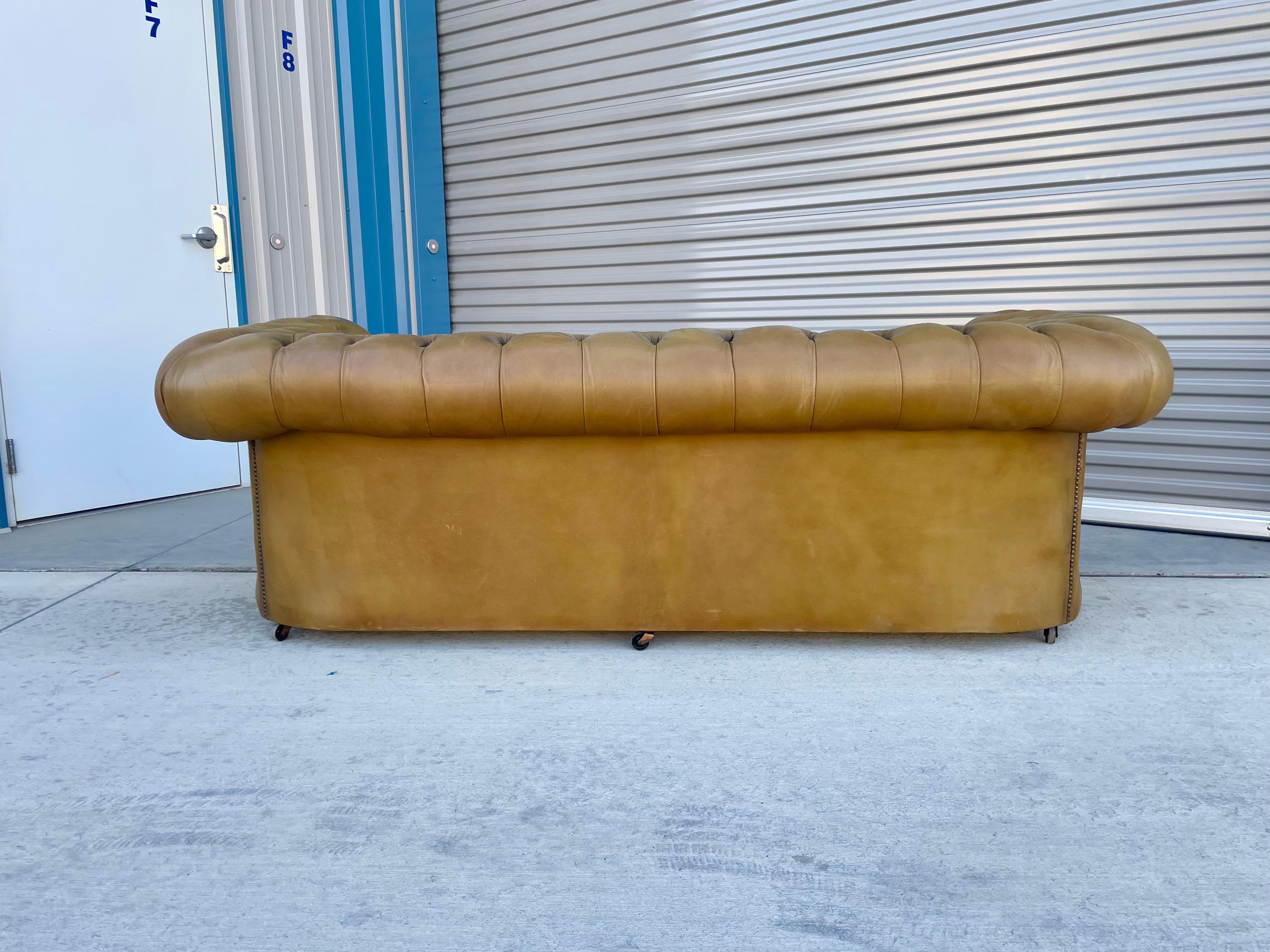 1960s Vintage Tufted Leather Sofa For Sale 7