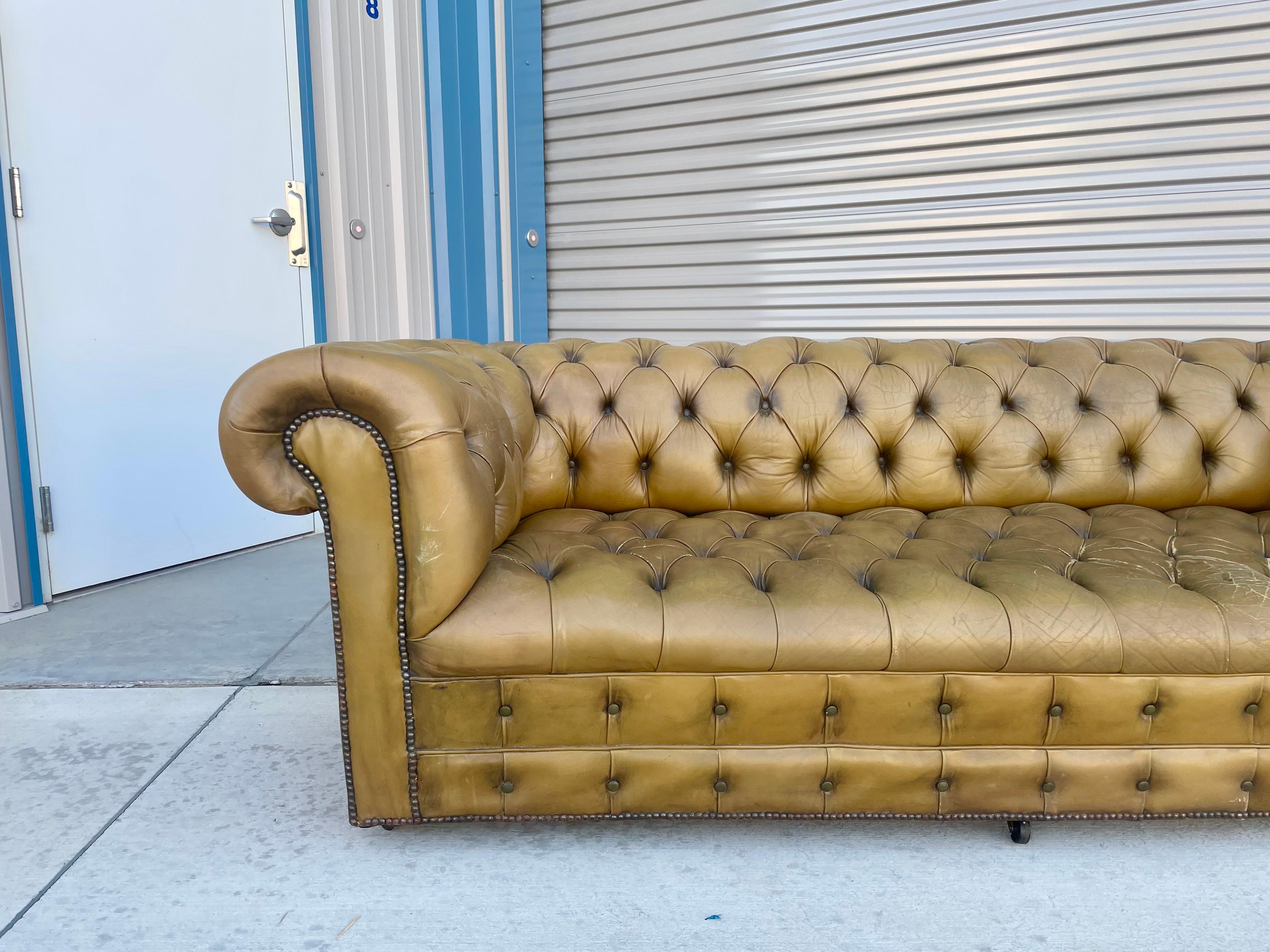 1960s Vintage Tufted Leather Sofa In Good Condition For Sale In North Hollywood, CA