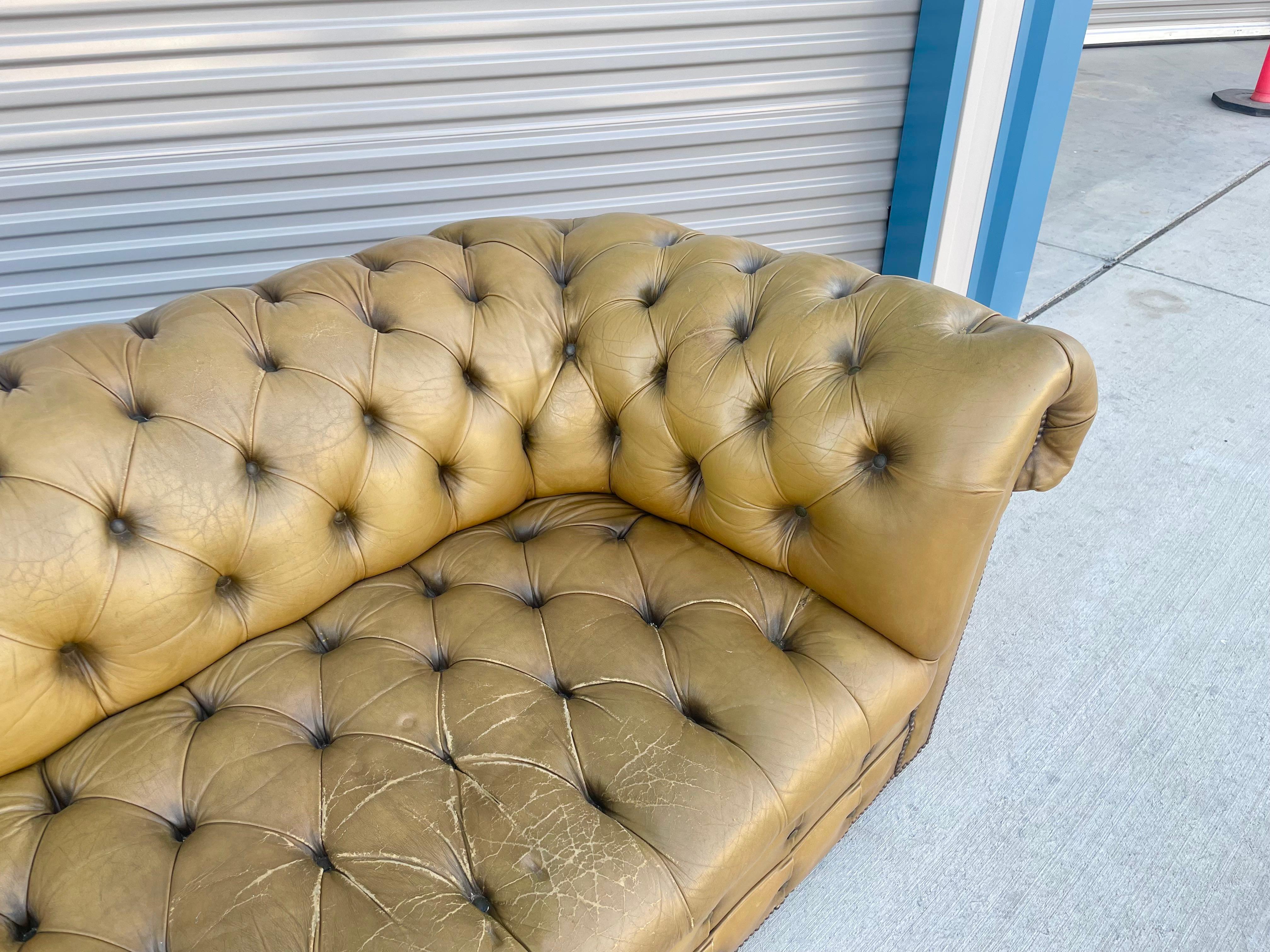1960s Vintage Tufted Leather Sofa For Sale 2