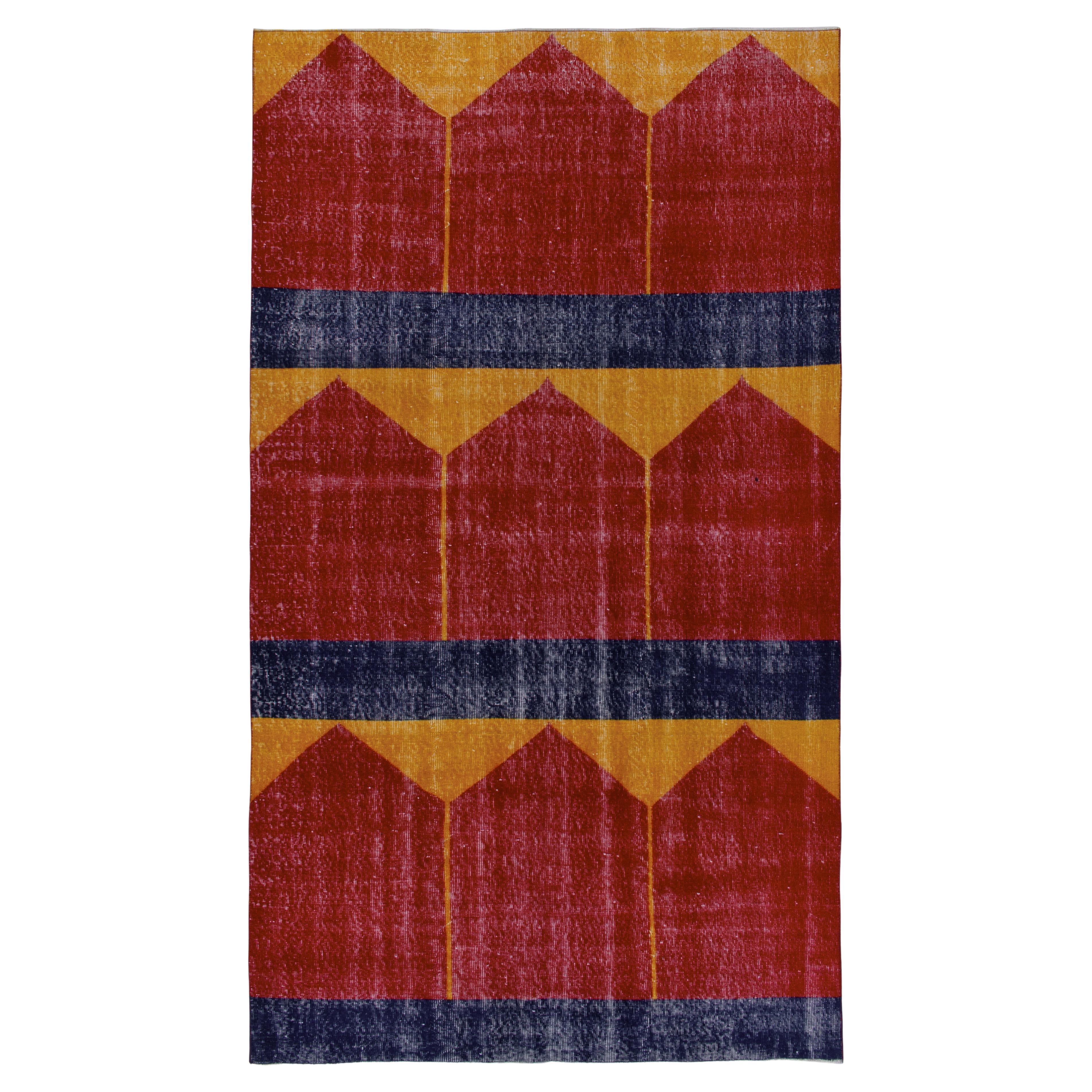 Tapis turc vintage des années 1960 à motif géométrique rouge, bleu et or de Rug & Kilim