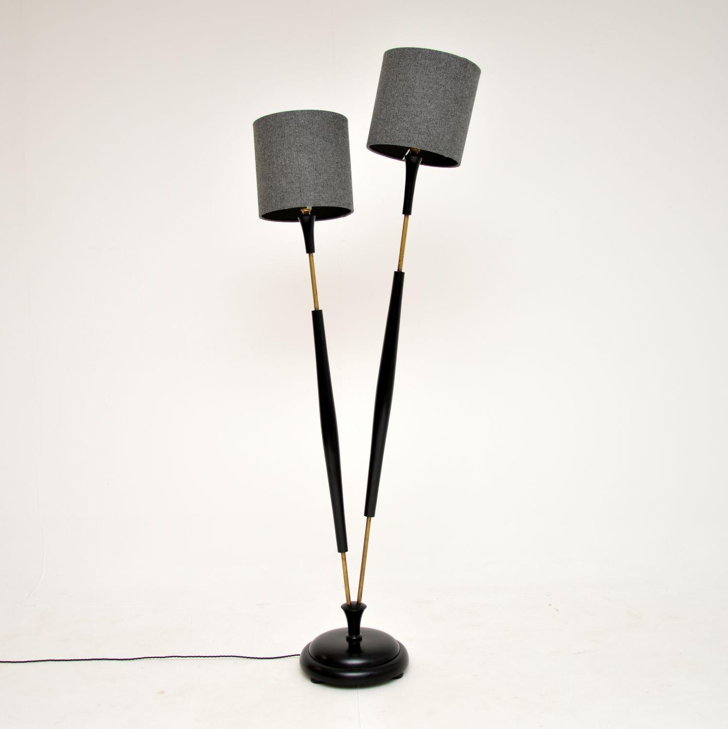 A very stylish and unusual vintage floor lamp in ebonized wood and brass. This was made in England, it dates from the 1960’s.

It is extremely well made and has a fantastic design, with two lamp stands coming out from one base.

We have had the wood