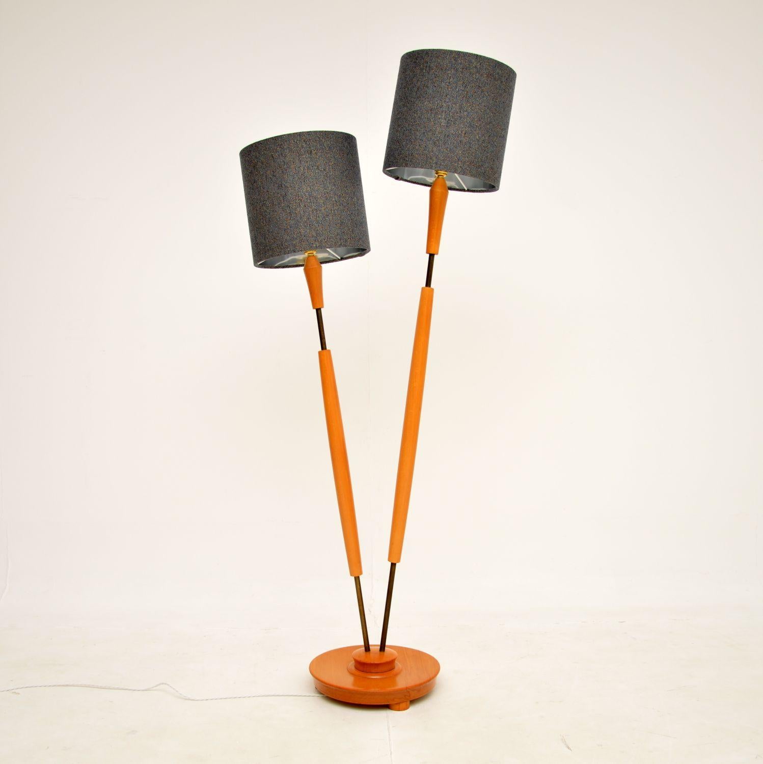 A stylish and very well made vintage floor lamp with two independent lamp stands coming from one base. This was made in England, it dates from the 1960-70’s.

The quality is superb and this has a very interesting design.

We have had the frame
