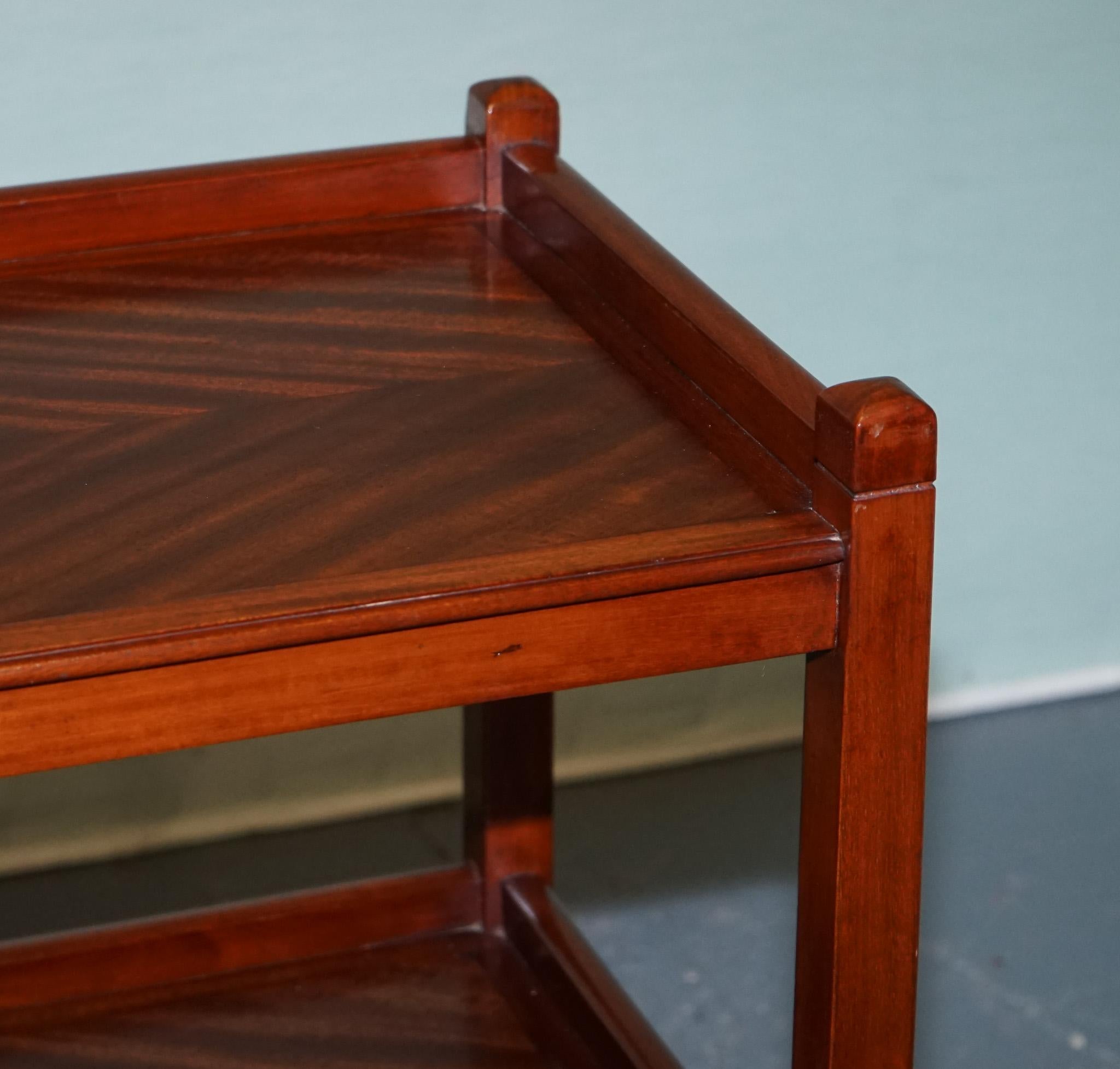 1960s VINTAGE TWO TIER WOODEN TEA TROLLET ON BRASS CASTERS In Good Condition For Sale In Pulborough, GB