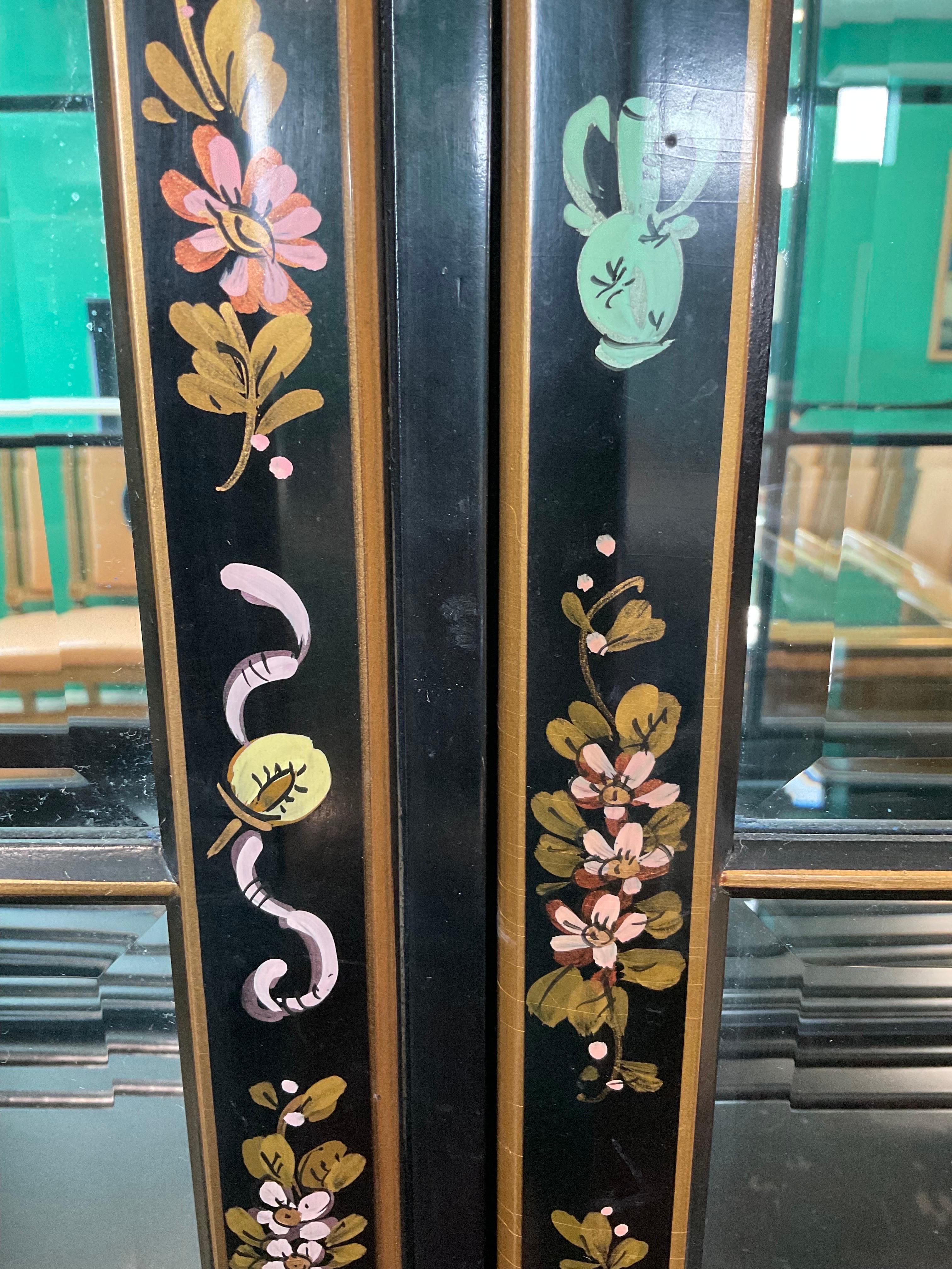 1960s Vintage Union National Chinoiserie China Cabinet For Sale 4