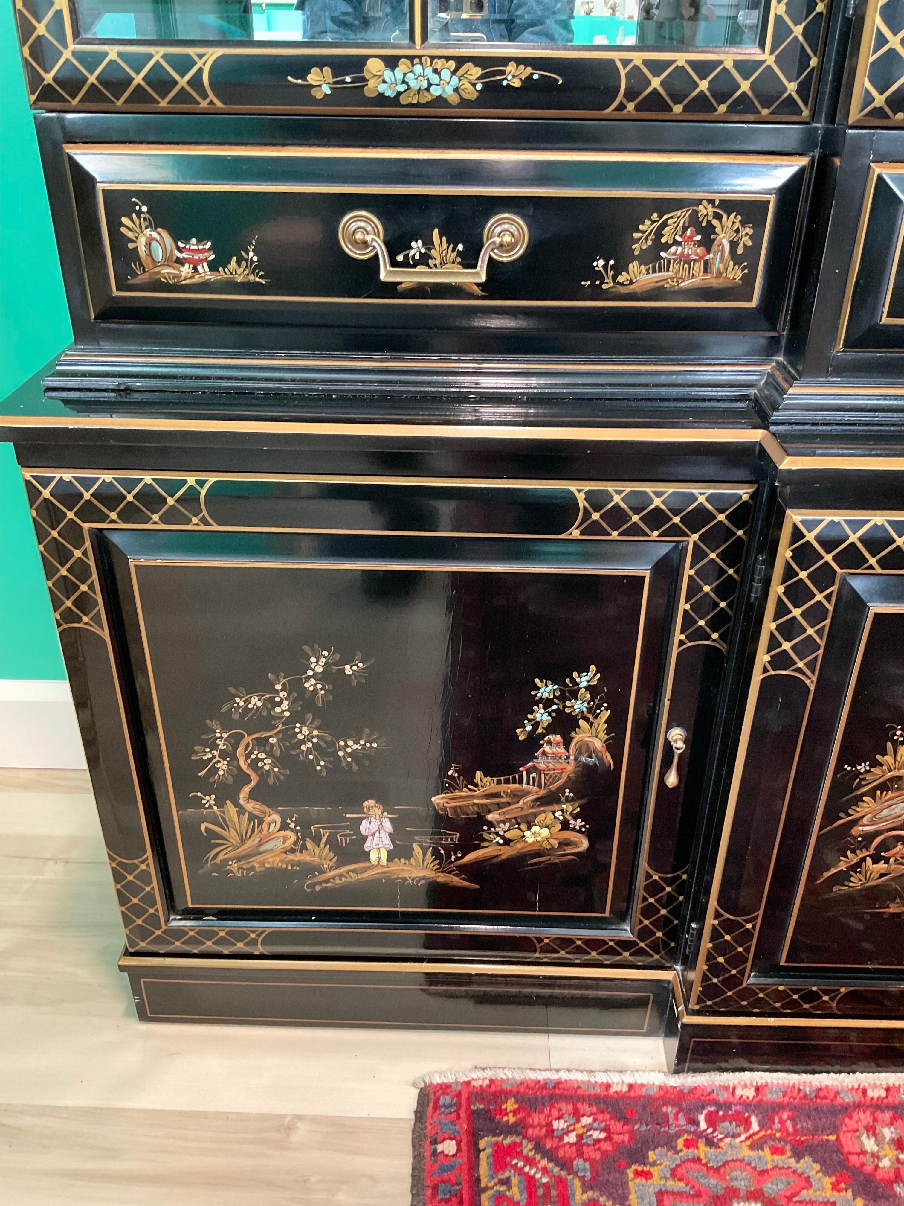 American 1960s Vintage Union National Chinoiserie China Cabinet For Sale