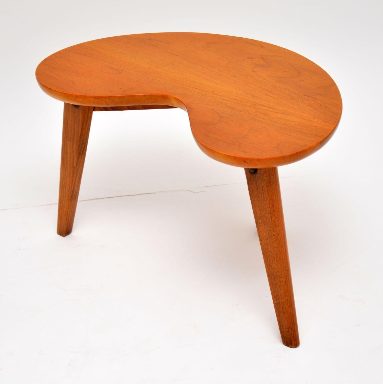 1960s Vintage Walnut Boomerang Side Table In Good Condition In London, GB