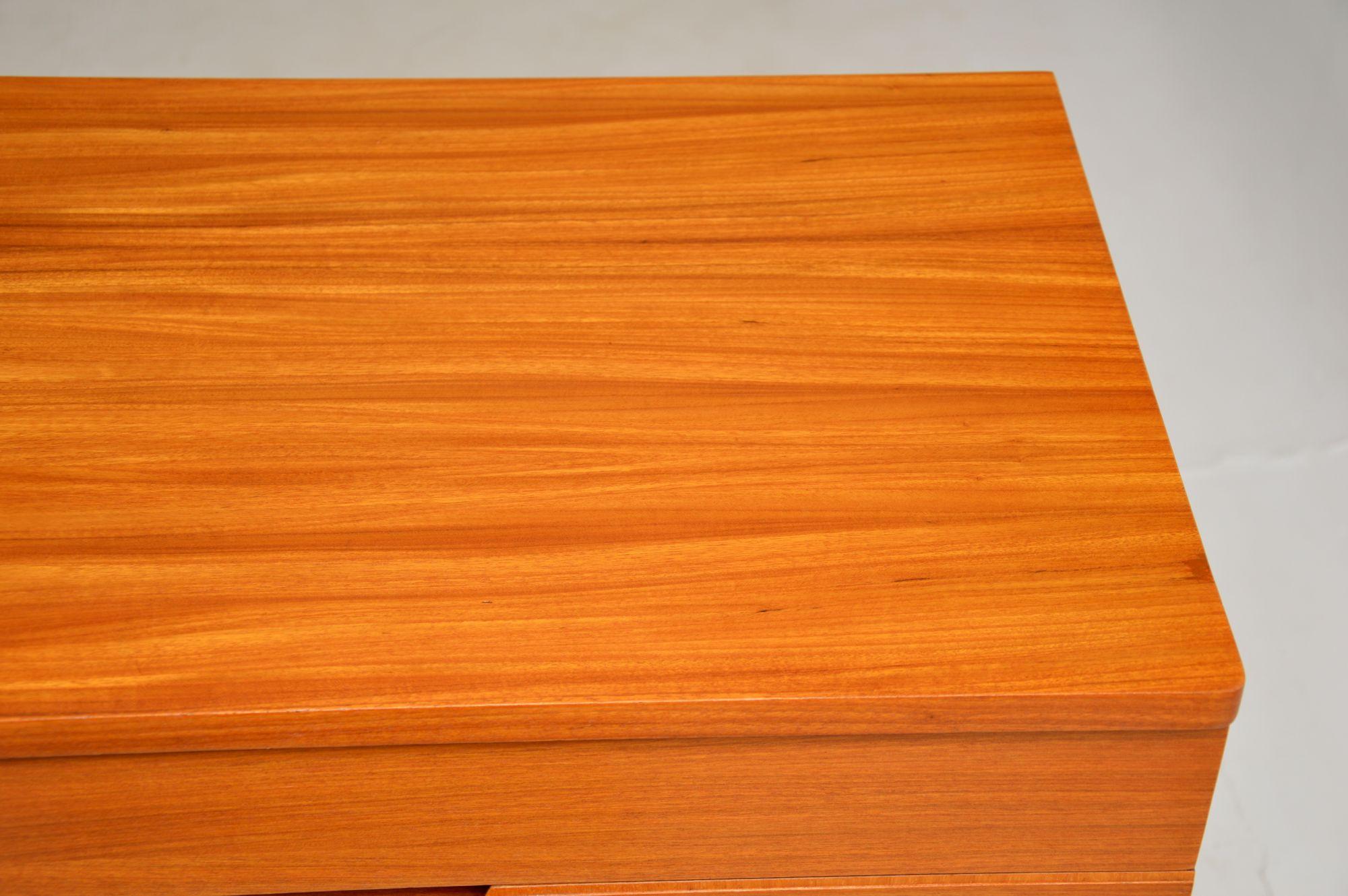1960's Vintage Walnut Chest of Drawers by Uniflex For Sale 3