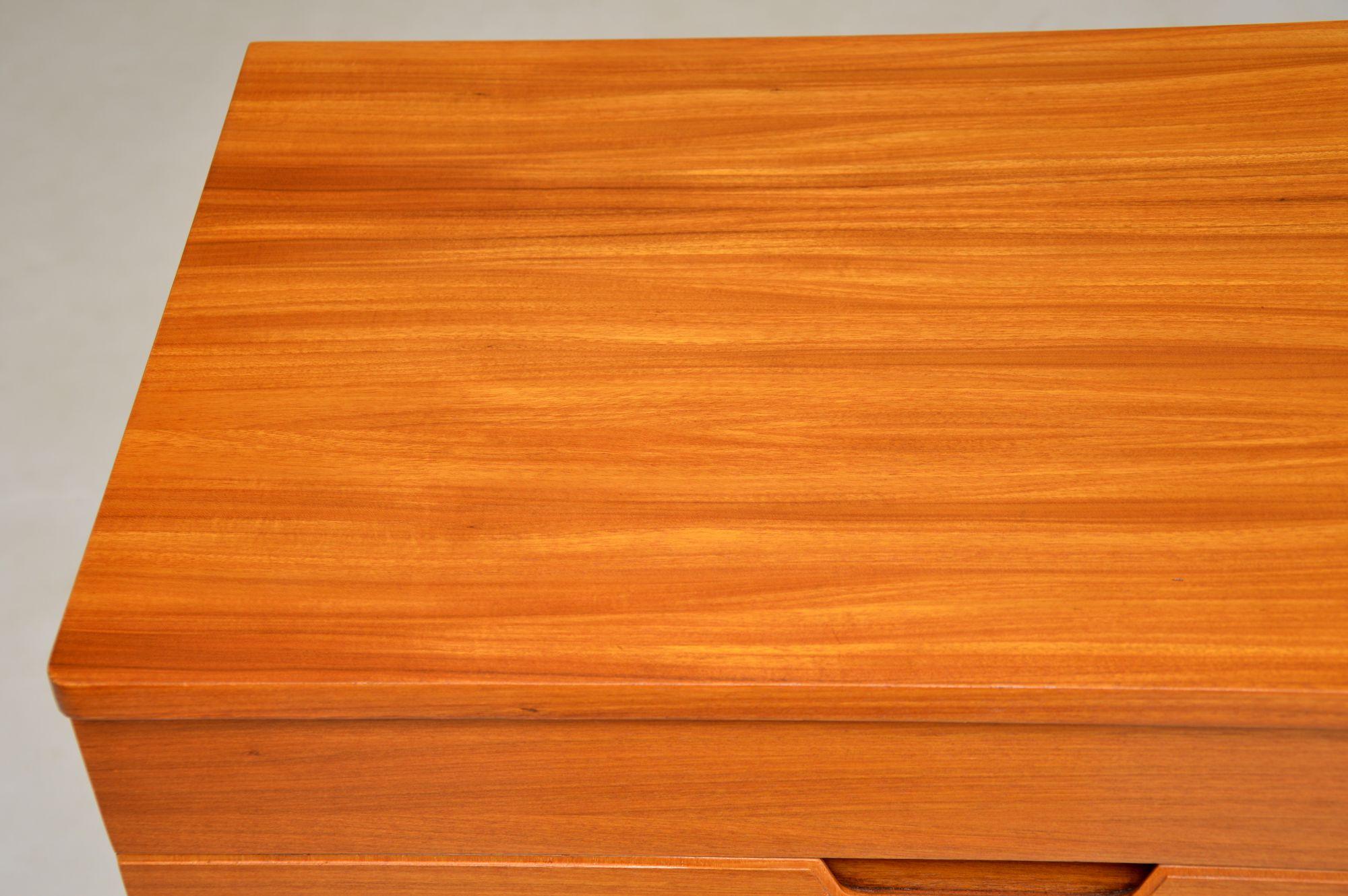1960's Vintage Walnut Chest of Drawers by Uniflex For Sale 1