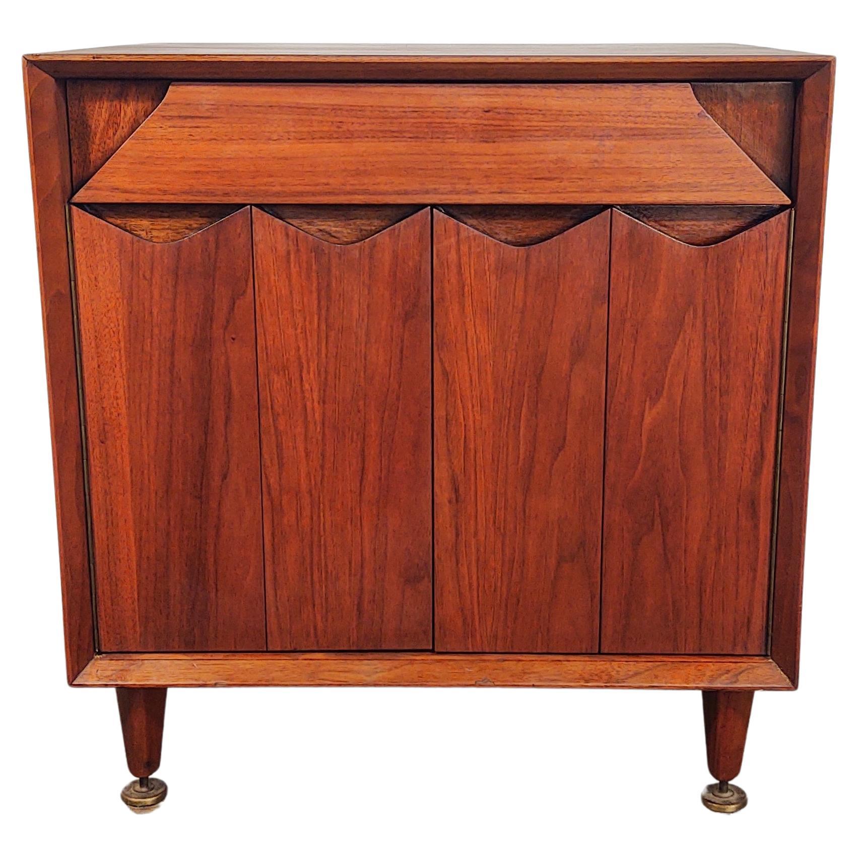 Dillingham Esprit Walnut Commode Nightstand, circa 1960s at 1stDibs