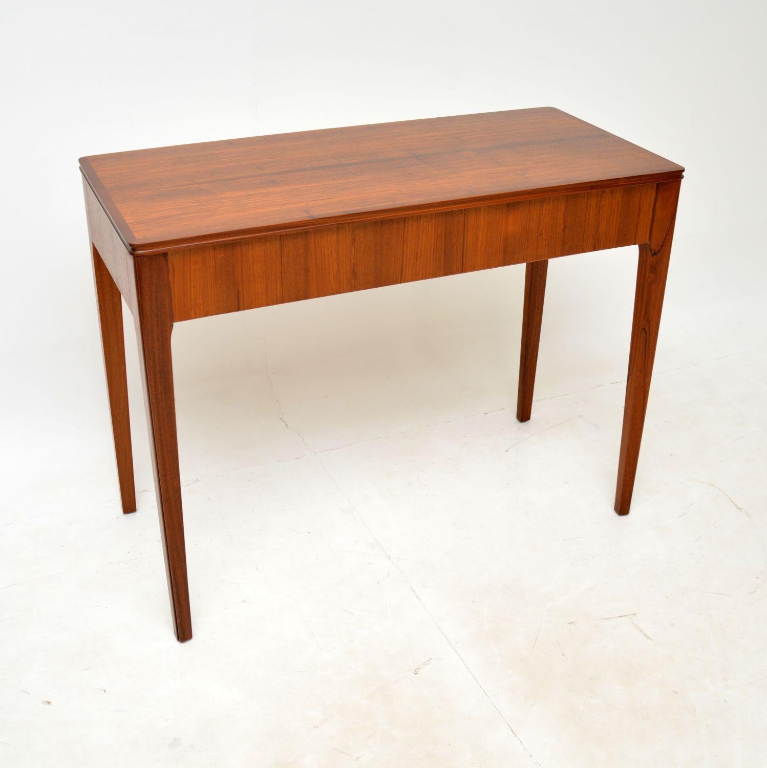 1960s Vintage Walnut & Teak Console Side Table / Desk In Good Condition In London, GB