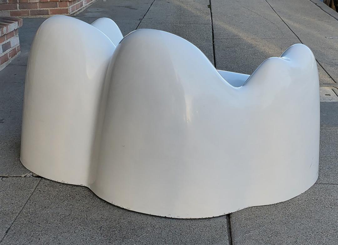 American 1960s Vintage Wendell Castle Molar Sofa White Fiberglass Organic Mid-Century For Sale