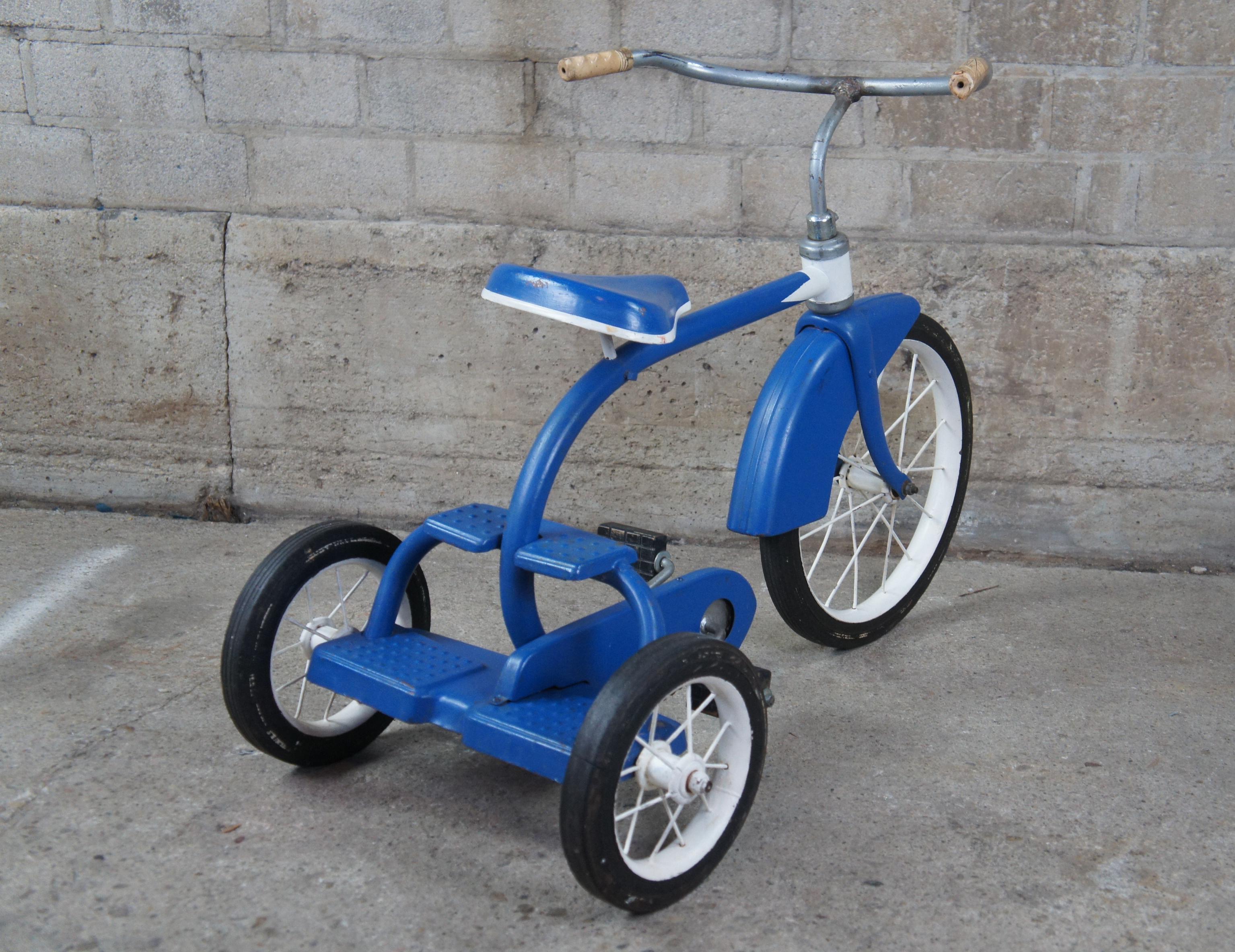 1960s Vintage Western Flyer Blue & White Childs Tricycle Pedal Bike Atomic In Good Condition In Dayton, OH