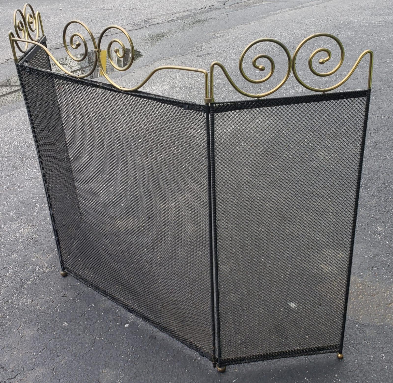 Mid-Century Modern 1960s Vintage Wire Mesh and Brass Ornate Fireplace Screen For Sale