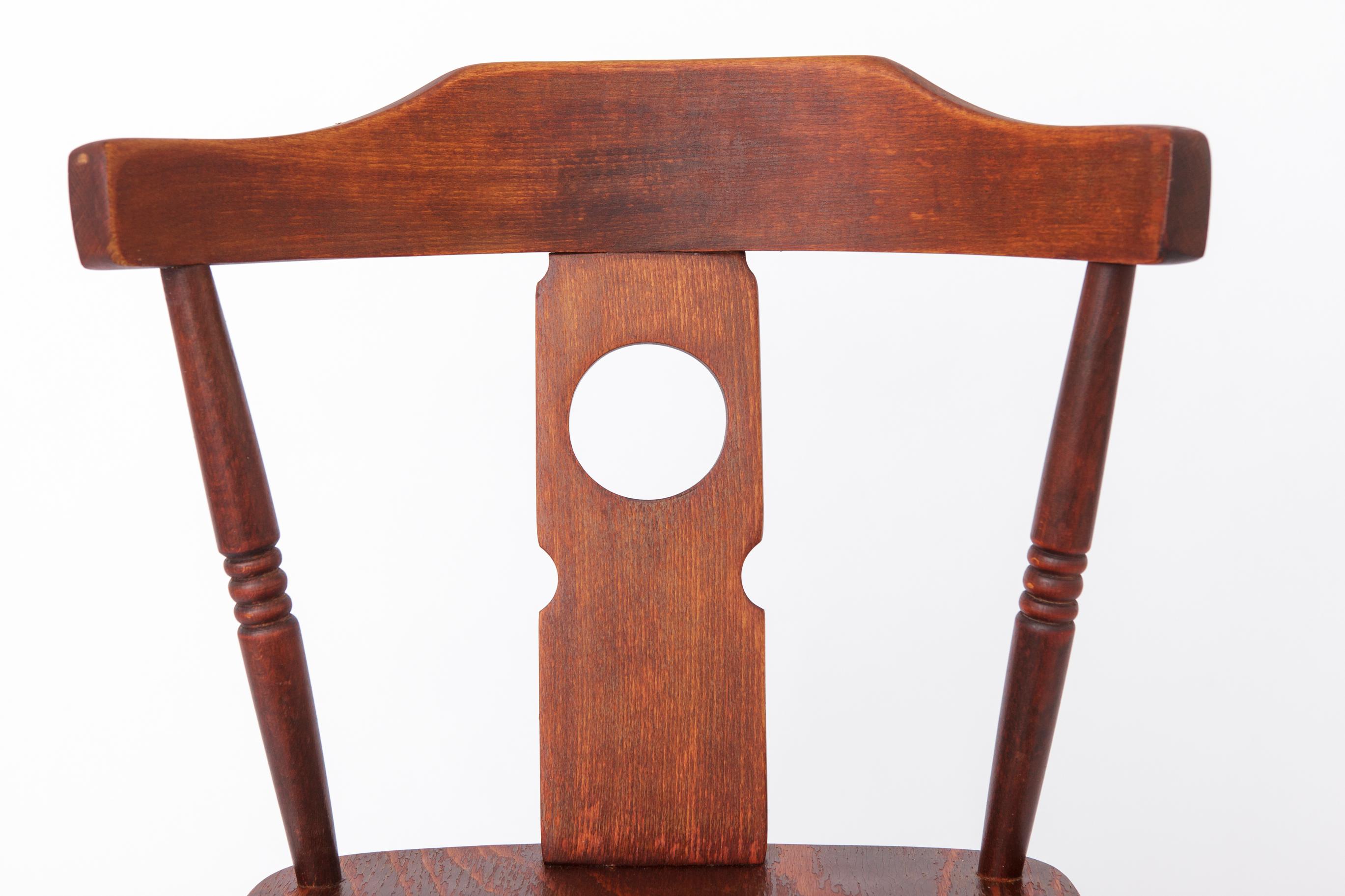 Mid-Century Modern Chaise en bois vintage des années 1960  Drevounia Tchécoslovaquie  Hêtre tourné restauré Di en vente