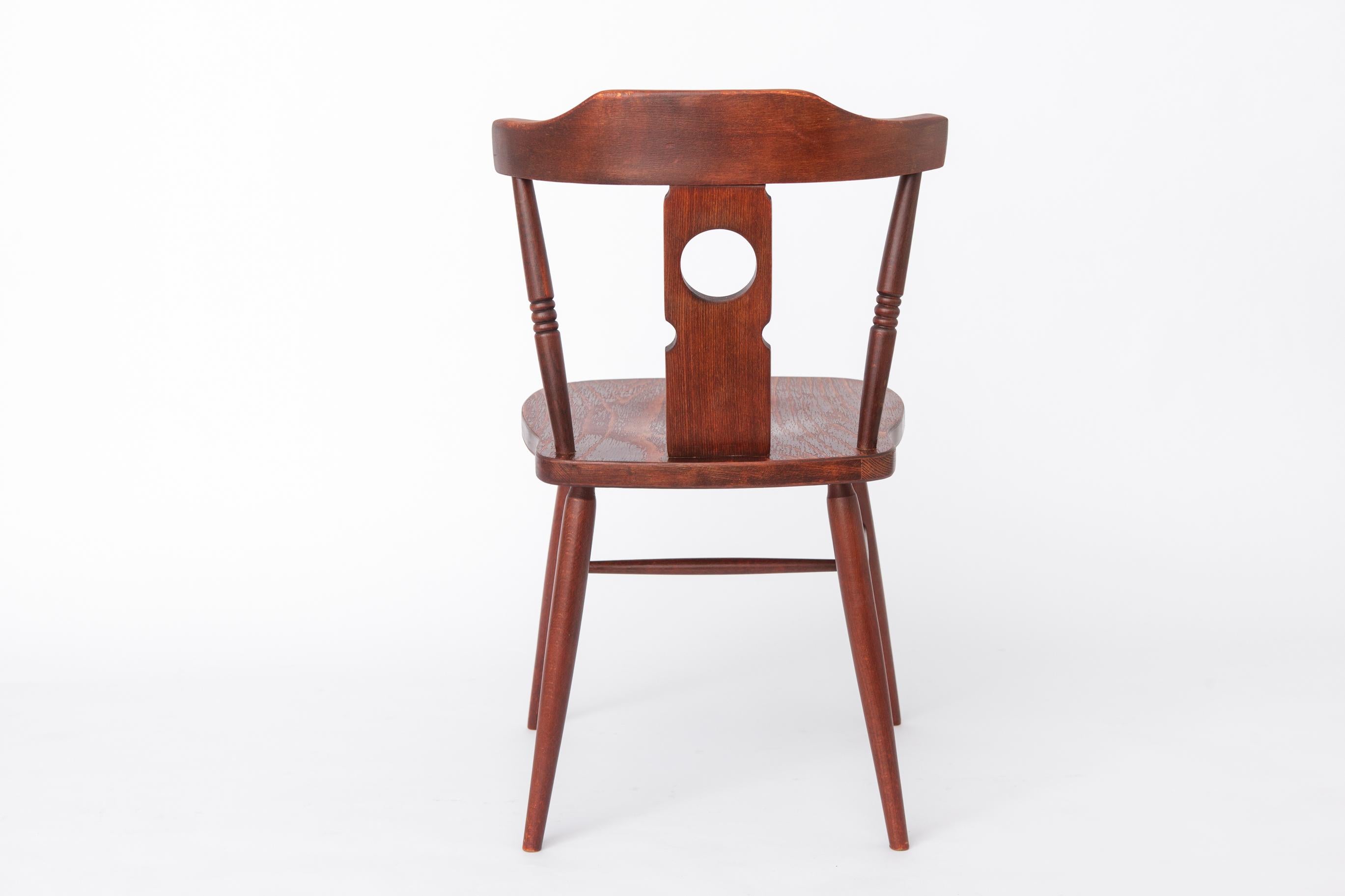 Chaise en bois vintage des années 1960  Drevounia Tchécoslovaquie  Hêtre tourné restauré Di Bon état - En vente à Hannover, DE