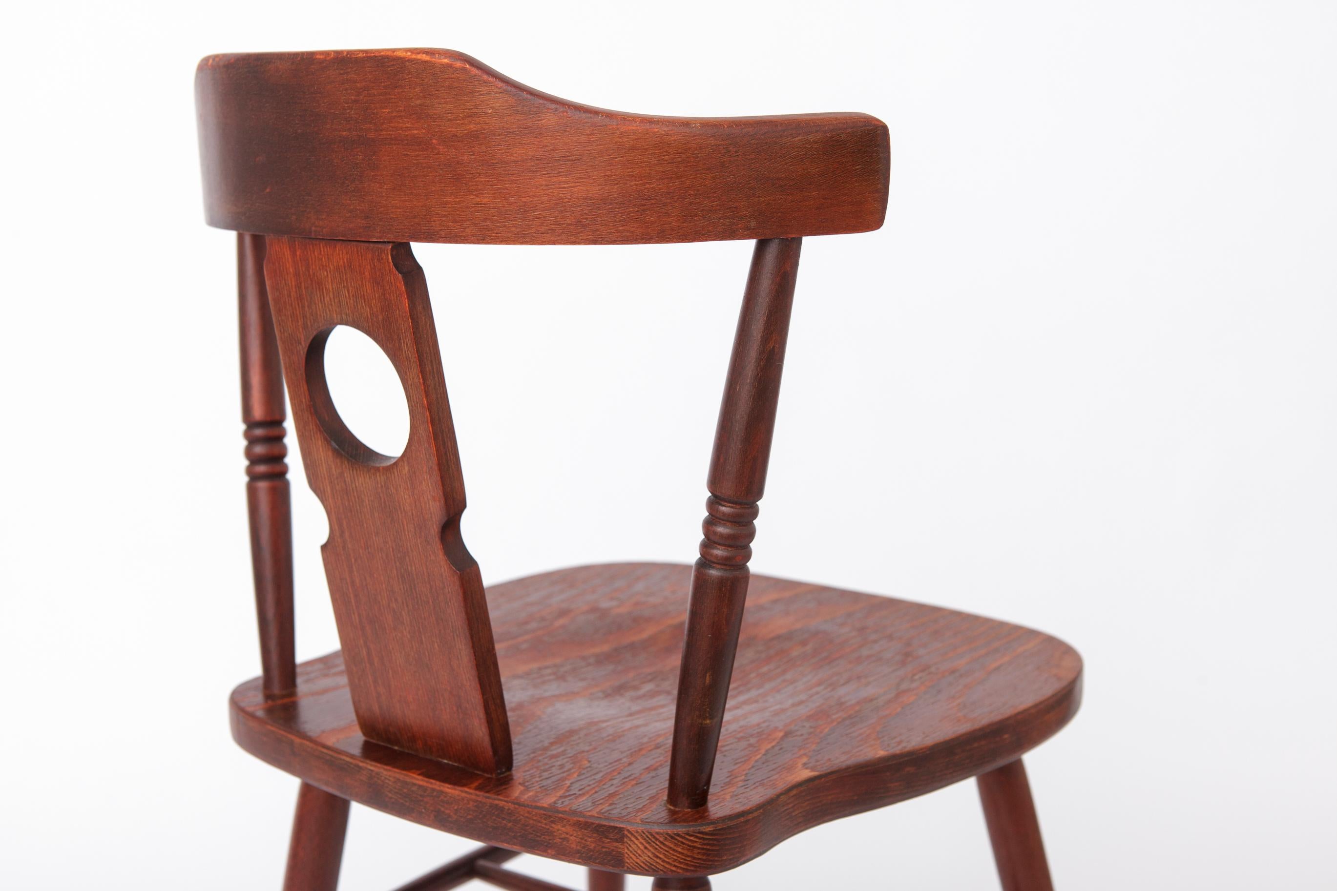 Milieu du XXe siècle Chaise en bois vintage des années 1960  Drevounia Tchécoslovaquie  Hêtre tourné restauré Di en vente