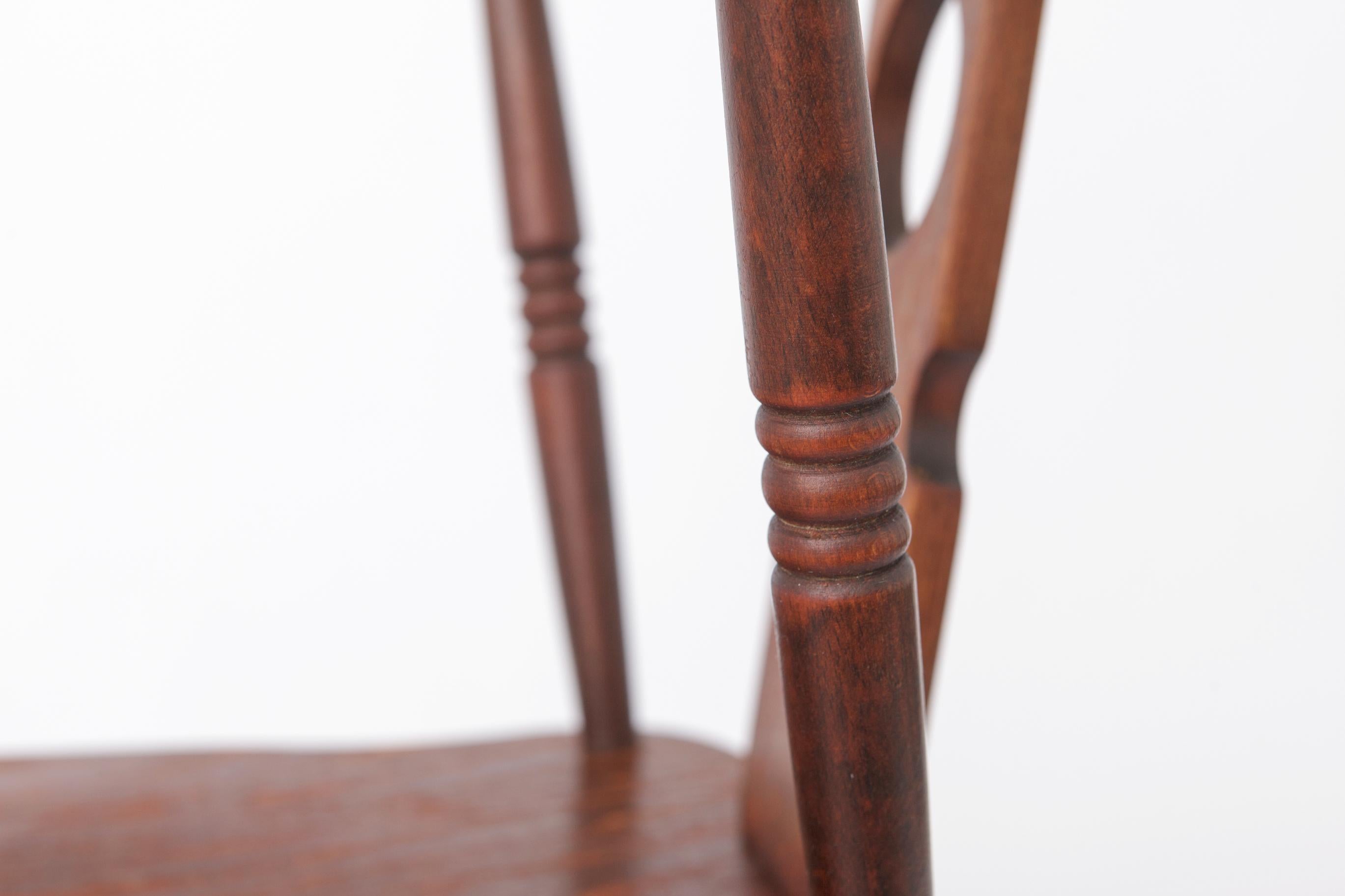 Chaise en bois vintage des années 1960  Drevounia Tchécoslovaquie  Hêtre tourné restauré Di en vente 2