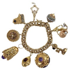 Bracciale charme in oro giallo vintage del 1960 con granato, ametista e perle di mare turchesi
