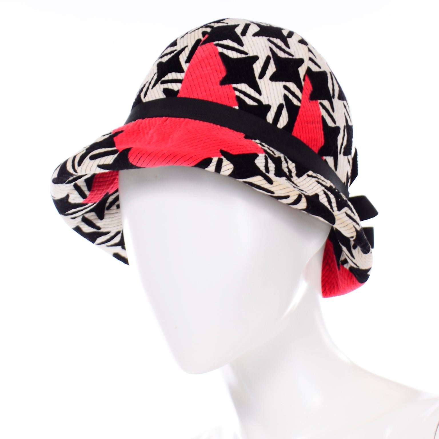 1960s Vintage YSL Yves Saint Laurent Bucket Hat in Black White Red Graphic Print In Good Condition In Portland, OR