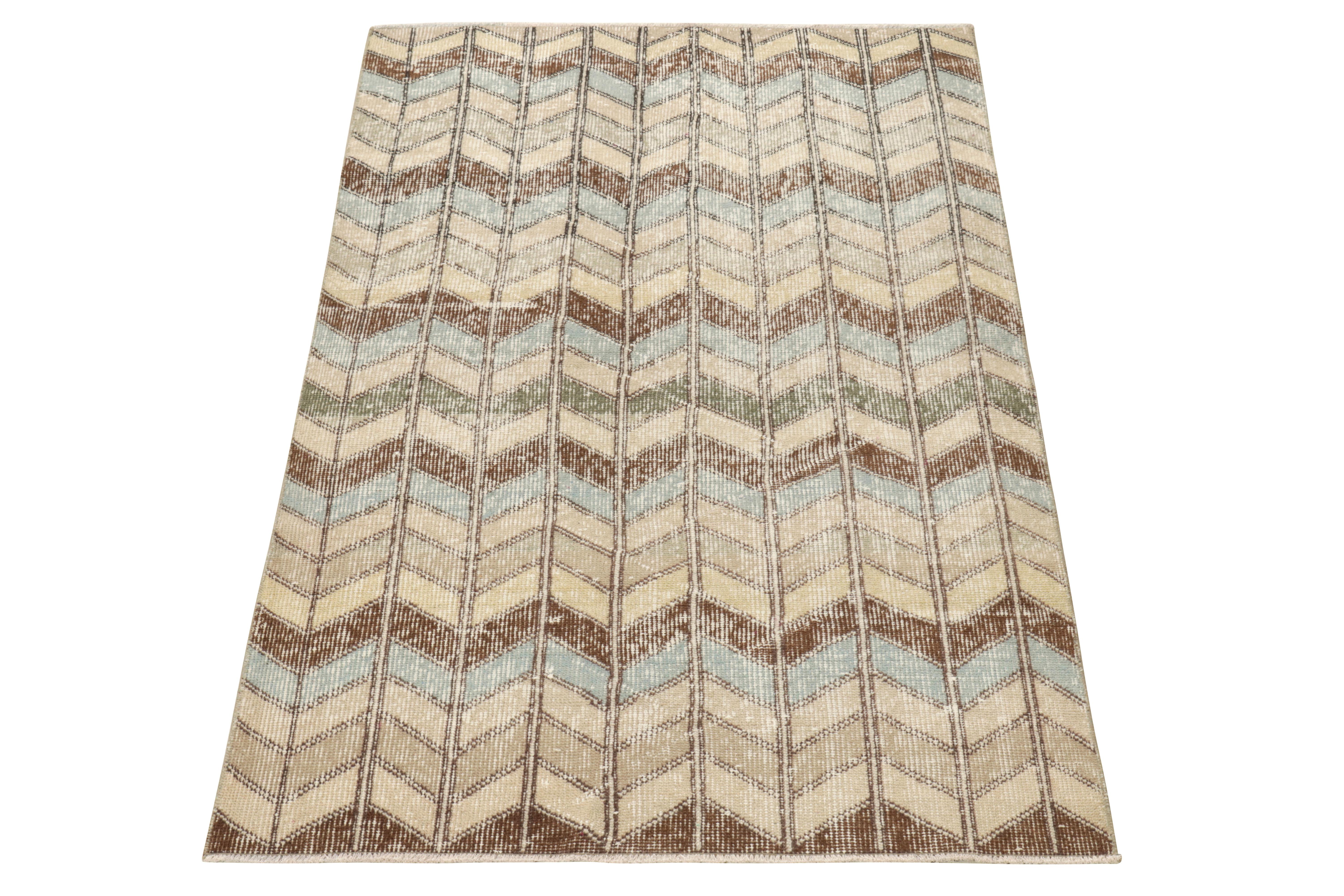 Hand-knotted in wool originating from Turkey between 1960-1970, this vintage mid-century runner joins our Midcentury Pasha collection celebrating Turkish icon Zeki Müren with Josh’s hand picked favorites from this period. The midcentury style takes
