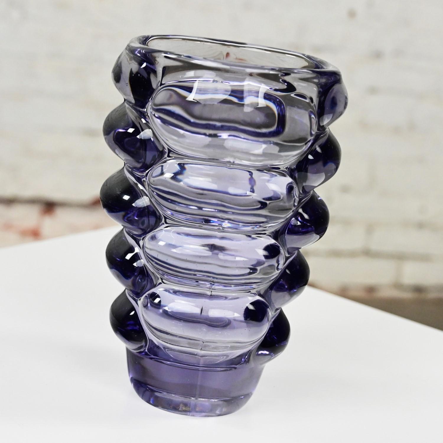 Violette böhmische Glasvase der 1960er Jahre Vladislav Urban für Hermanova Hut Sklo Union (Böhmisch) im Angebot