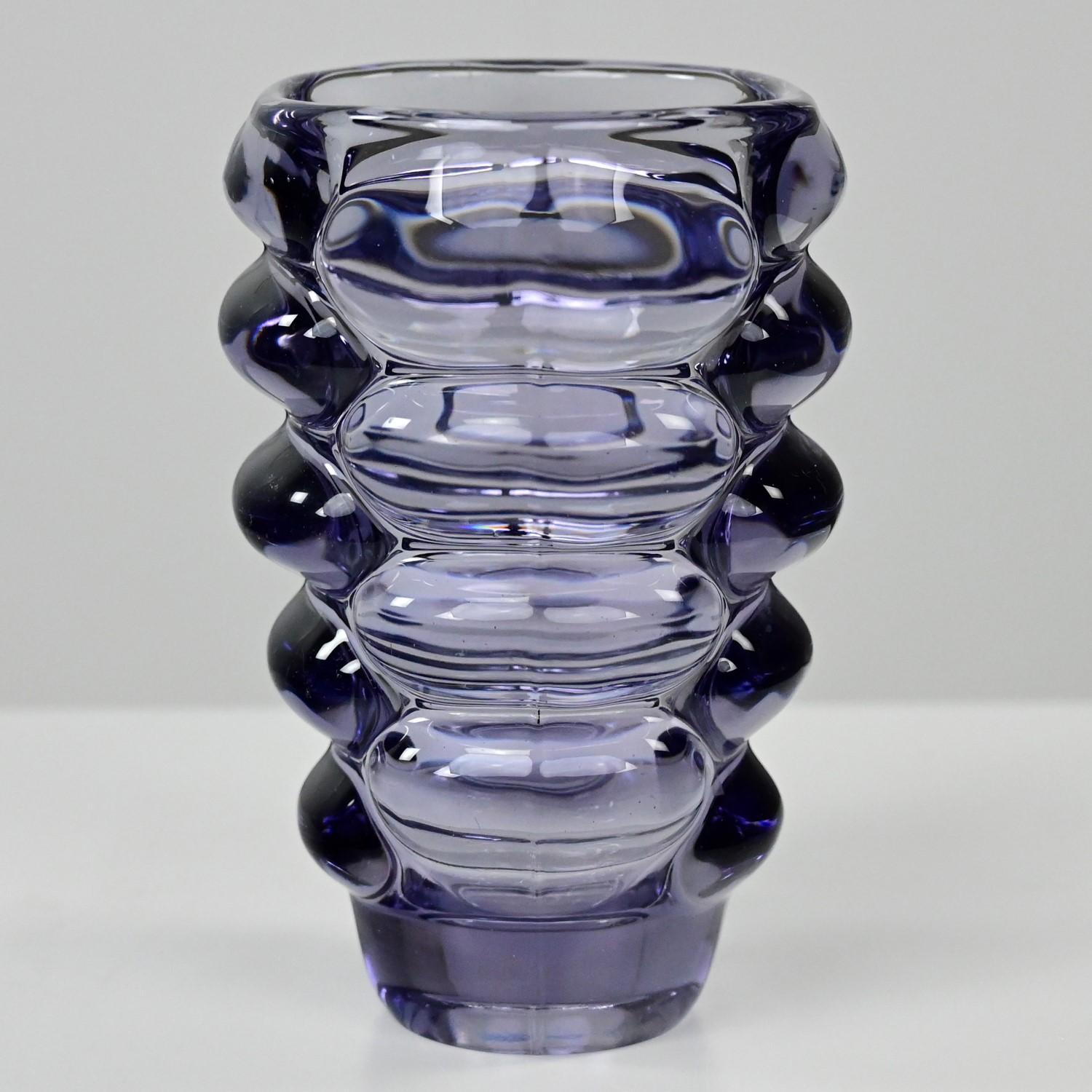 Violette böhmische Glasvase der 1960er Jahre Vladislav Urban für Hermanova Hut Sklo Union (Tschechisch) im Angebot