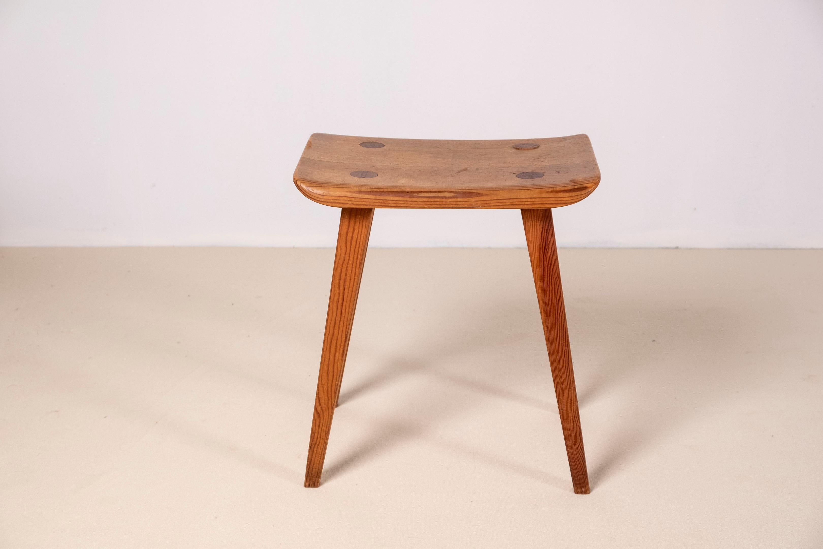 Milieu du XXe siècle 1960 Tabouret Visingsö par Carl Malmsten, Suède en vente