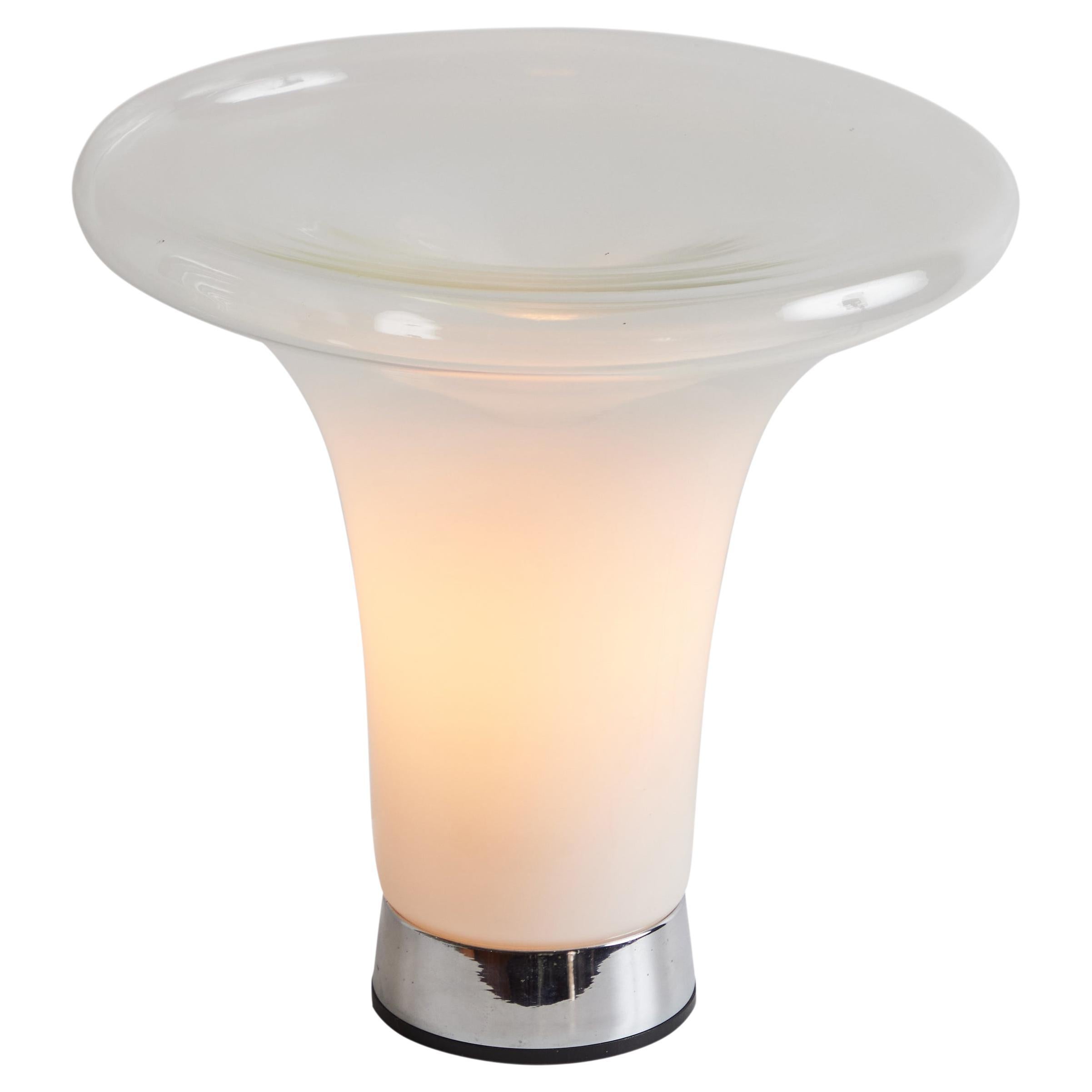 1960 - Vistosi Model #L261 "Comare" Lampe de table en verre soufflé de Murano  en vente