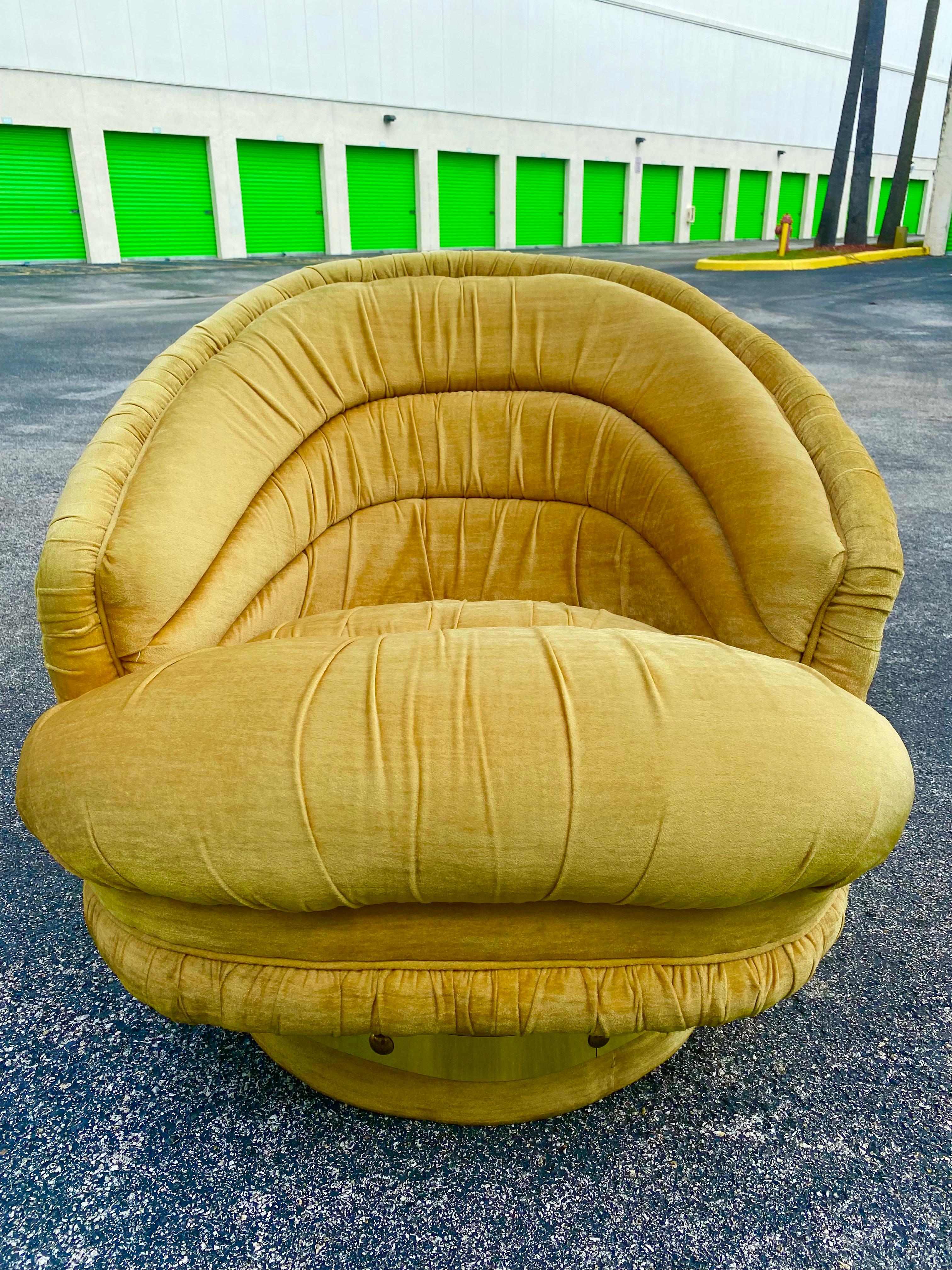1960s Sculptural Curved Velvet Crescent Tufted Sofa Set, 3 Pieces For Sale 3