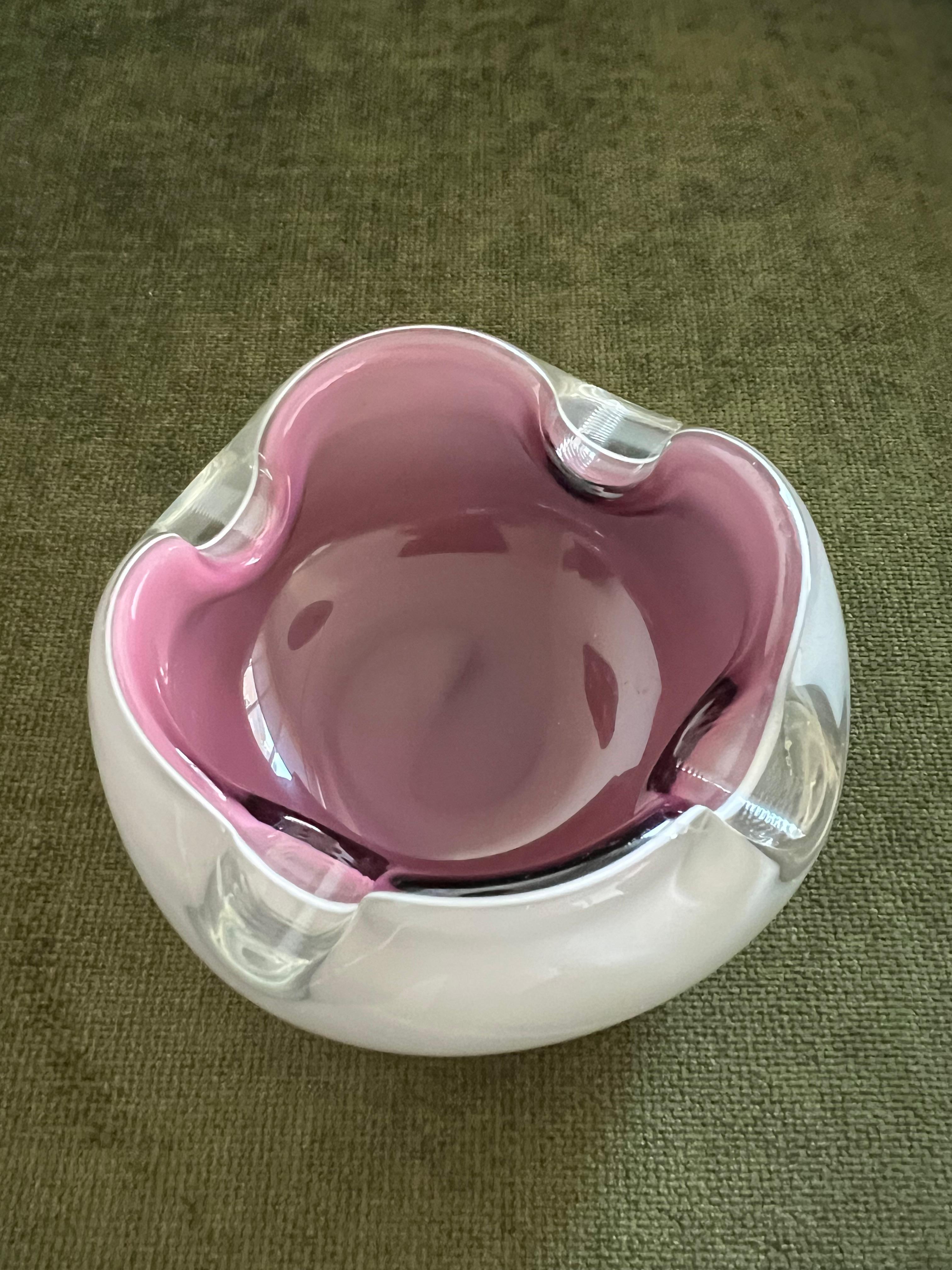 1960er Jahre VTG MCM Murano Weiß & Lila Kunstglas Aschenbecher / Trinket Dish, Italien im Angebot 6