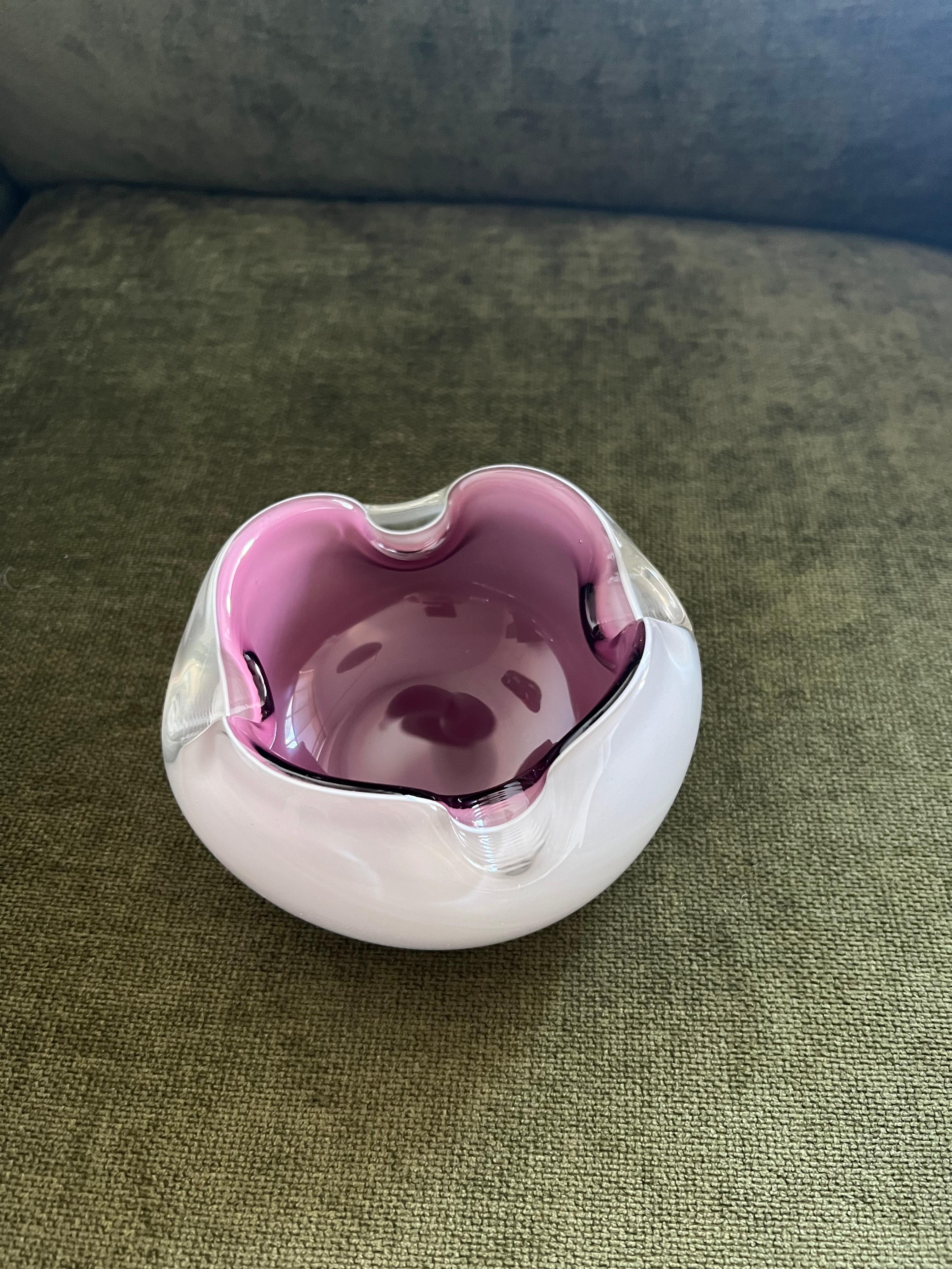 1960er Jahre VTG MCM Murano Weiß & Lila Kunstglas Aschenbecher / Trinket Dish, Italien im Angebot 8