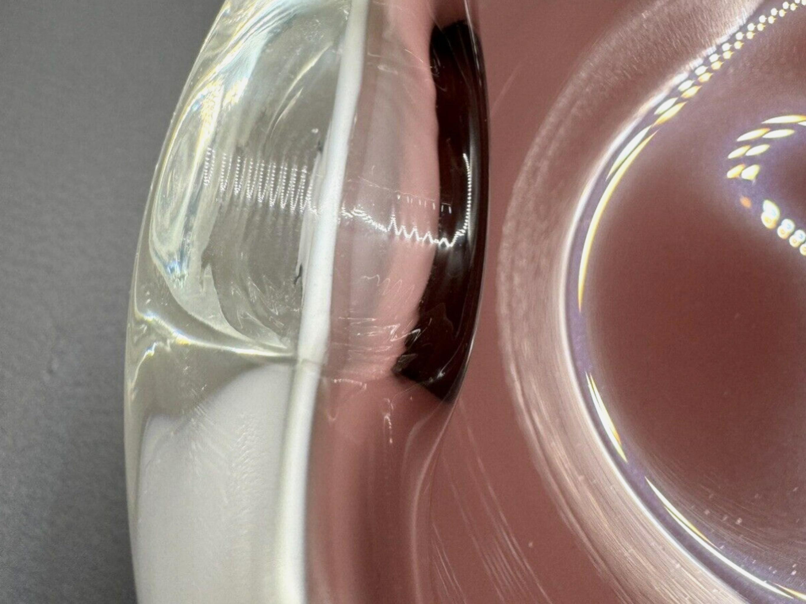 1960er Jahre VTG MCM Murano Weiß & Lila Kunstglas Aschenbecher / Trinket Dish, Italien

Hergestellt in Italien 
In fantastischem Zustand 
Mid Century Modern 
Murano 

Auffallend Mitte des Jahrhunderts Seltene Murano Glasschale oder Aschenbecher