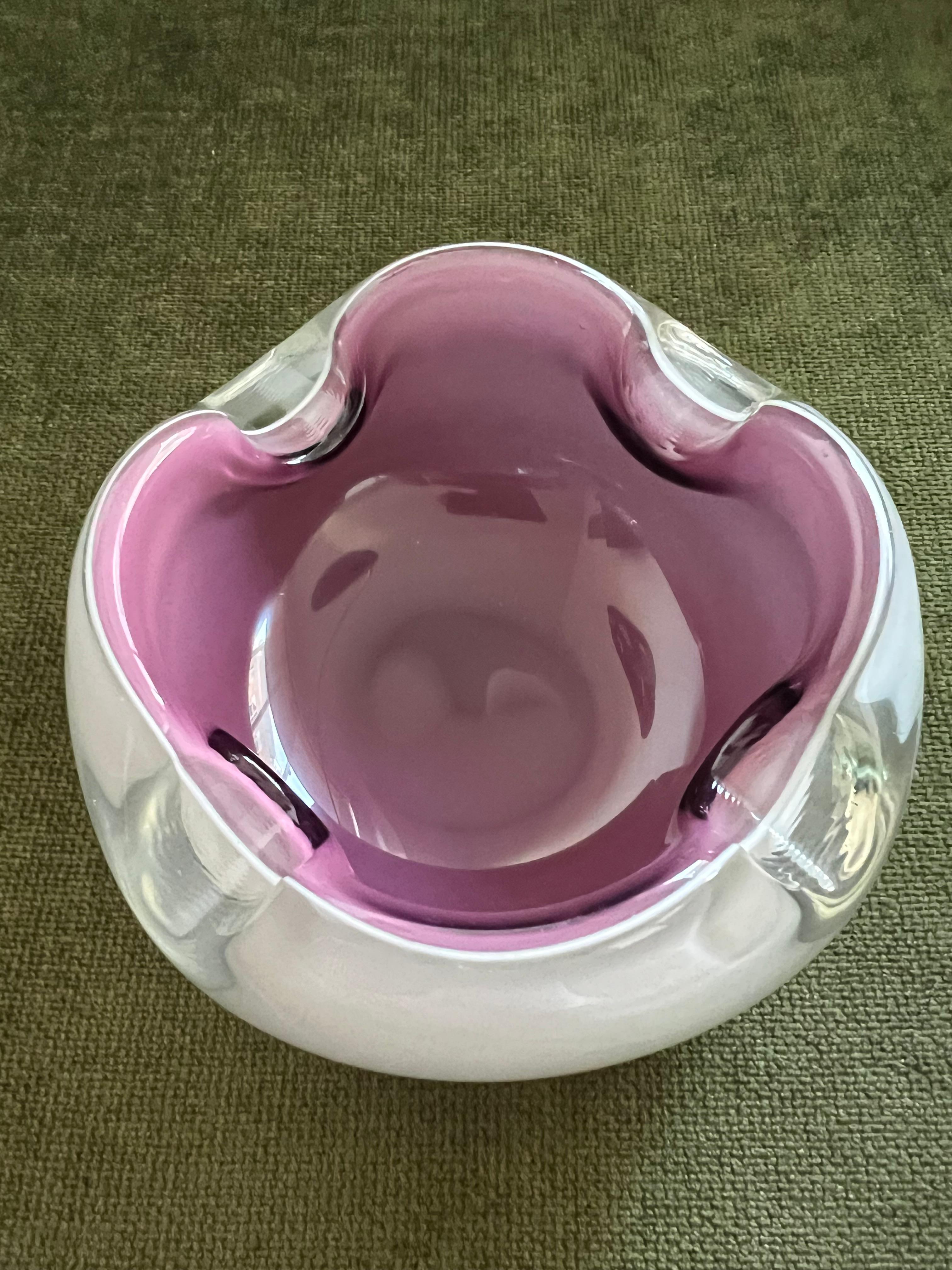 1960er Jahre VTG MCM Murano Weiß & Lila Kunstglas Aschenbecher / Trinket Dish, Italien im Angebot 4