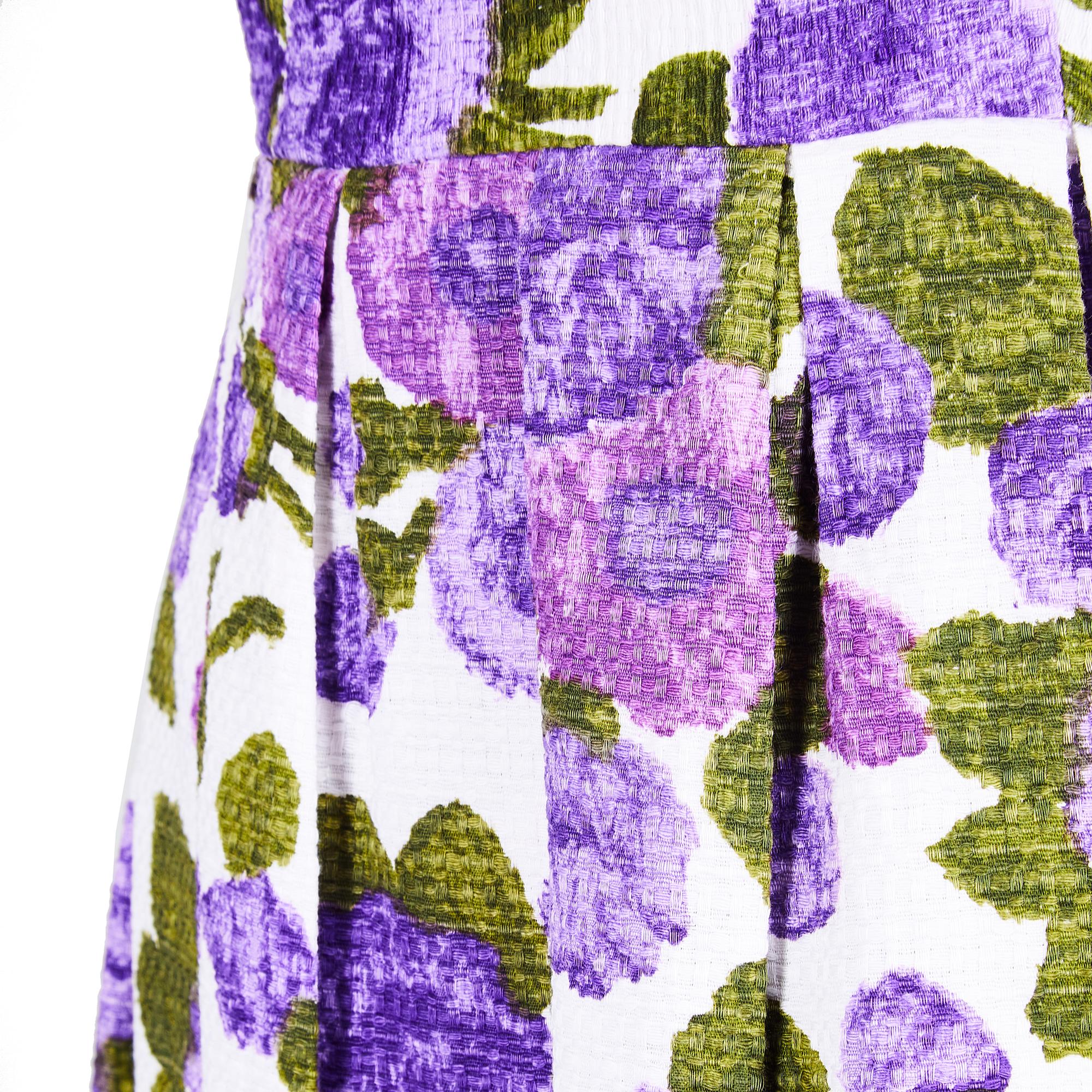 1960s Waffle Cotton Purple Floral Print Dress In Excellent Condition For Sale In London, GB