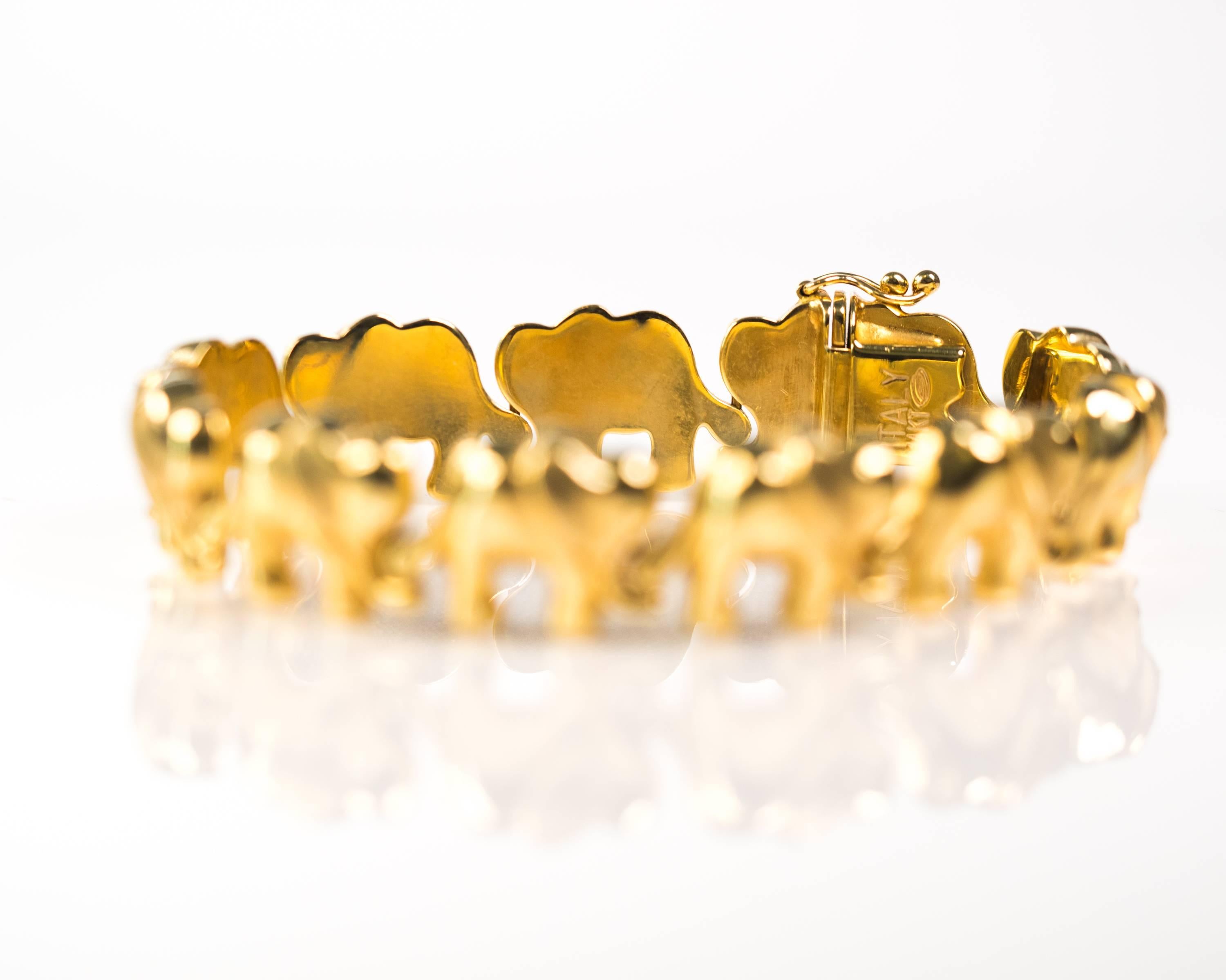 1960s Walking Elephant Bracelet, 14 Karat Yellow Gold In Good Condition In Atlanta, GA