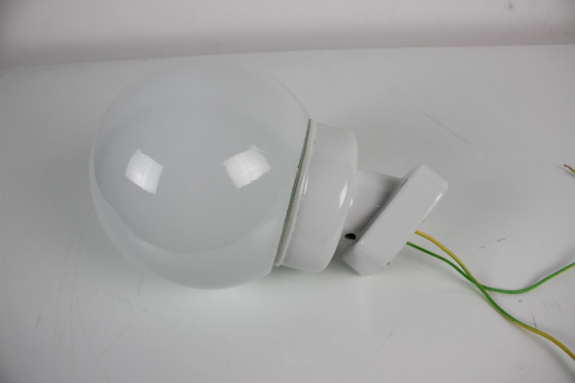 Made in Czechoslovakia.
Made of porcelain, opaline glass.
New Cabling
1xE27 or E26 bulb.
Re-polished.
Good original condition.