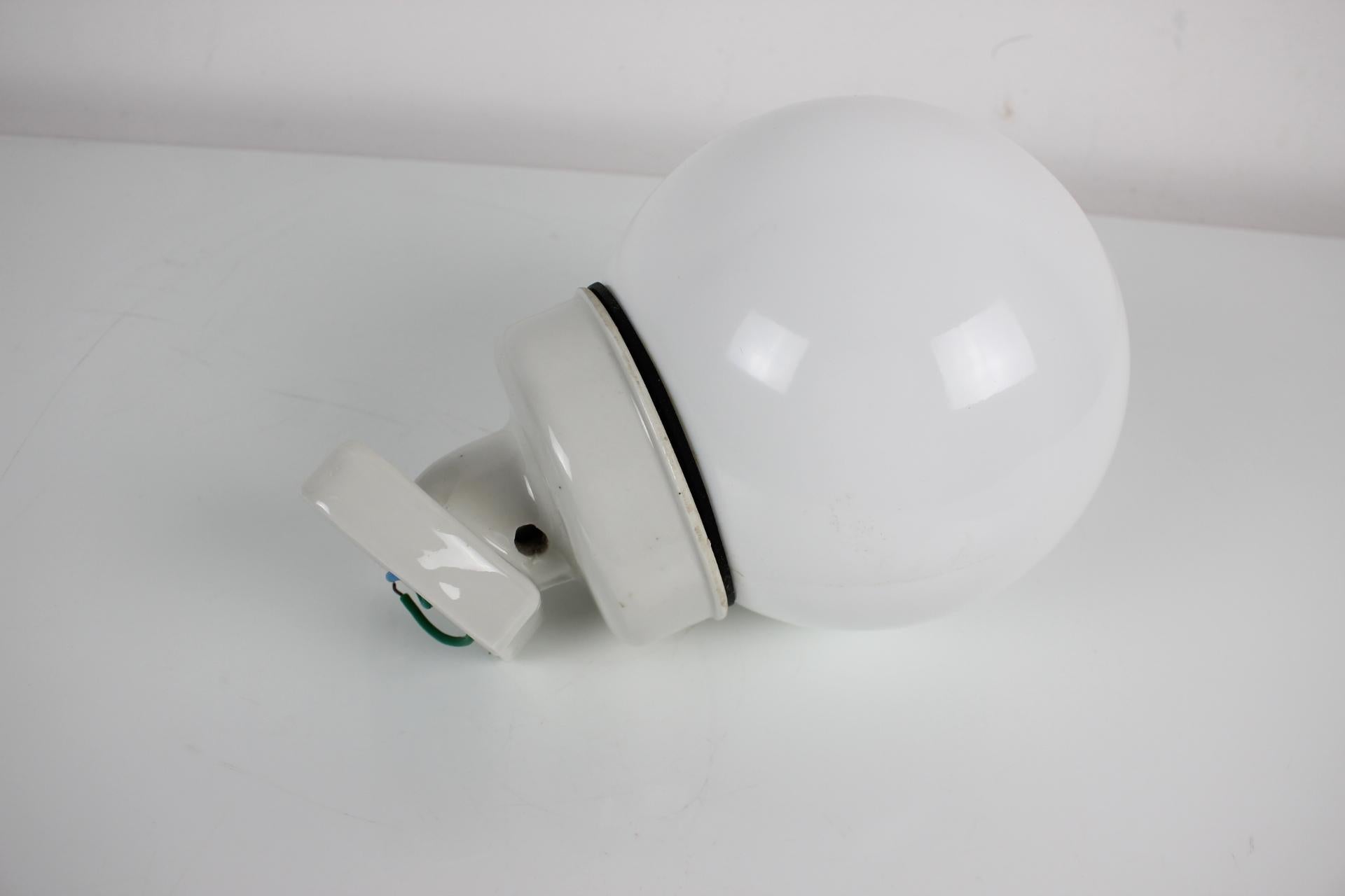 1960's Wall Lamp Porcelain and Glass, Czechoslovakia In Good Condition For Sale In Praha, CZ