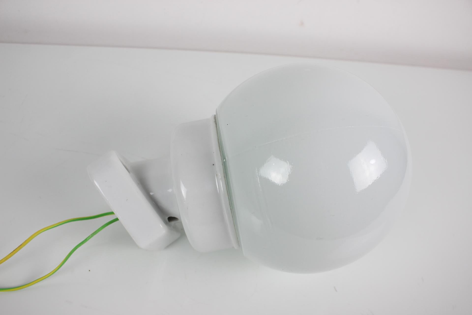 1960's Wall Lamp Porcelain and Glass, Czechoslovakia For Sale 2