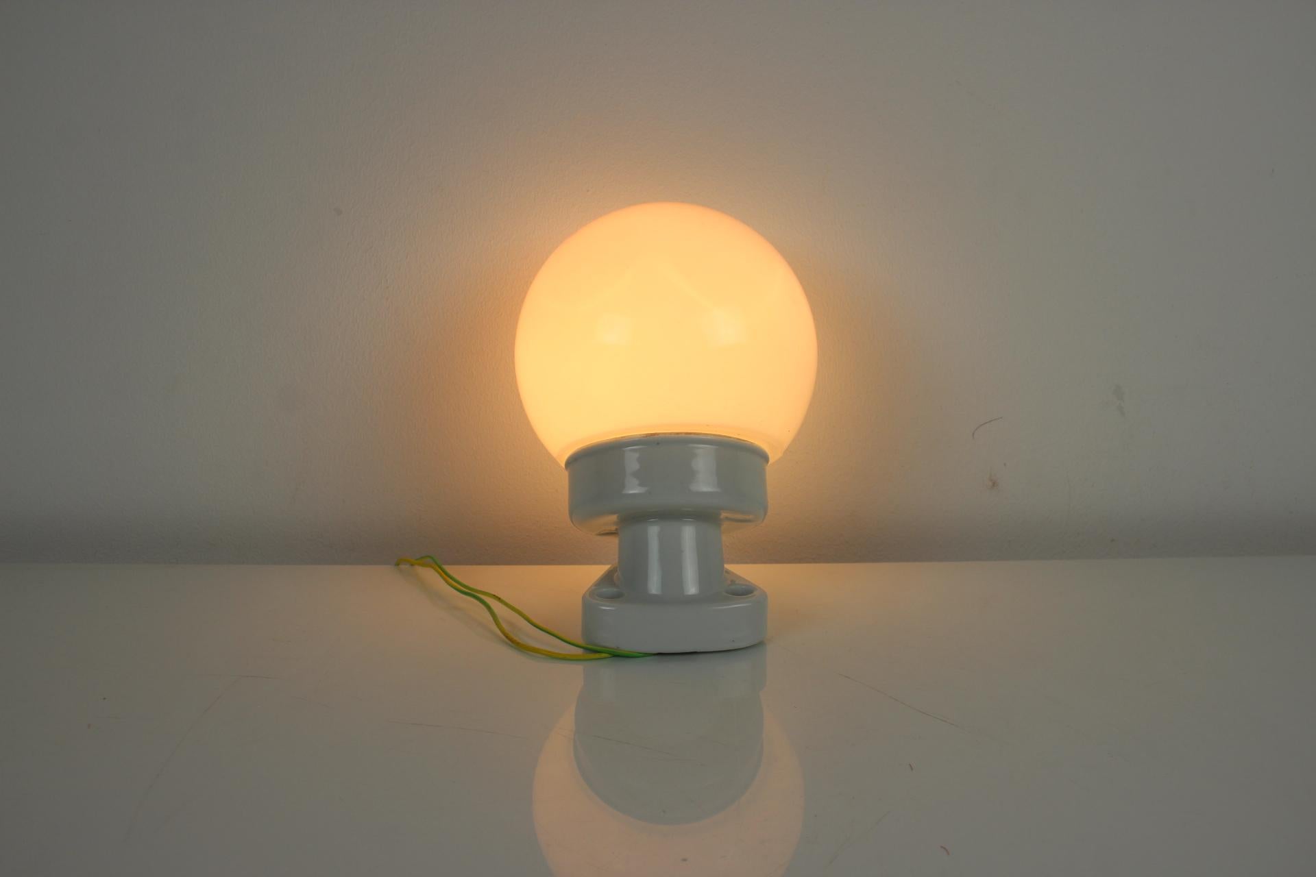 Lampada da parete anni '60 Porcellana e vetro, Cecoslovacchia in vendita 3